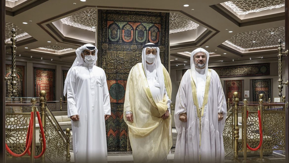 رئيس المجلس الأعلى للشؤون الإسلامية بالبحرين يزور مجمع القرآن الكريم بالشارقة