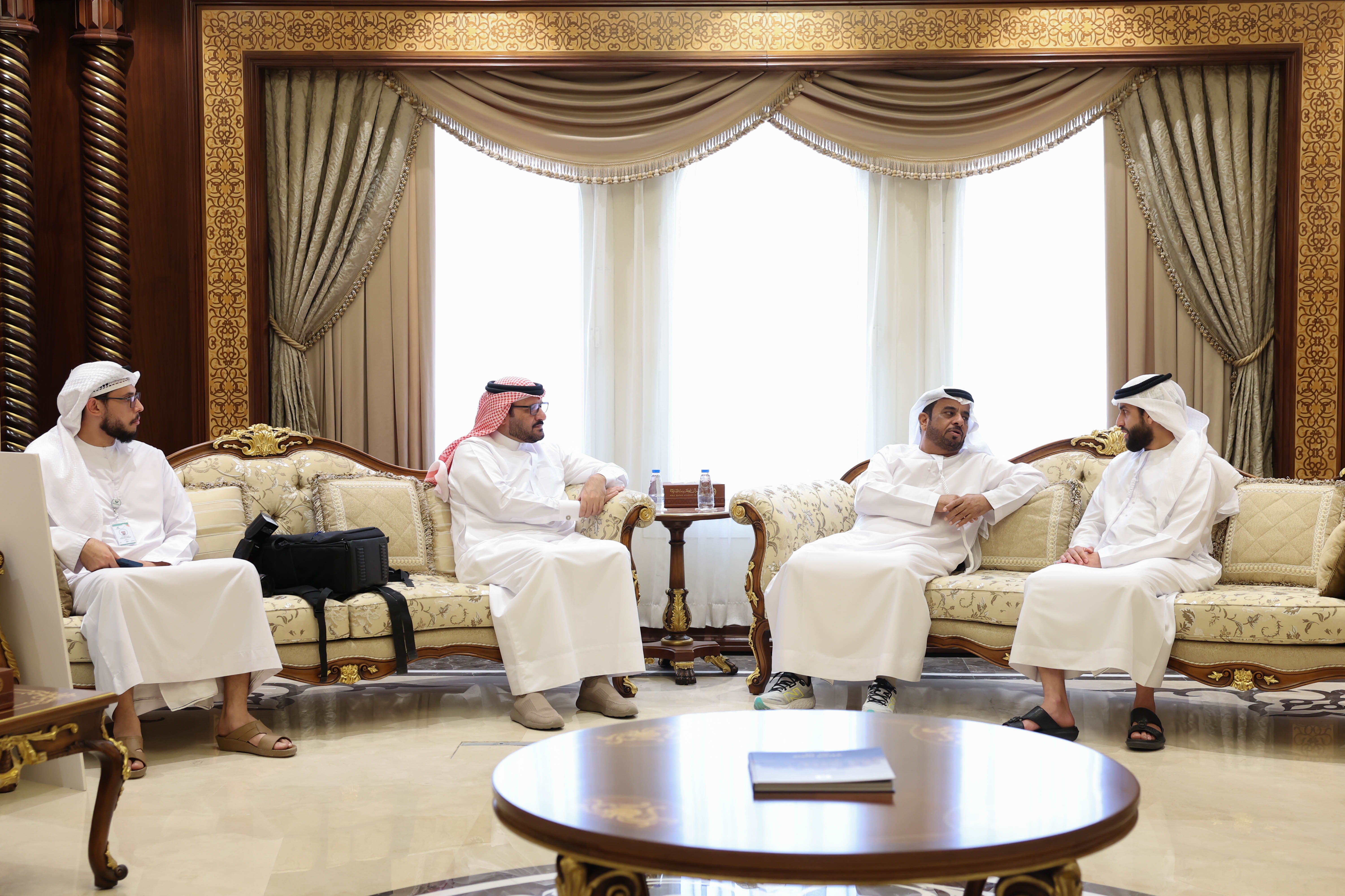 الشارقة الخيرية تدعم مجمع القرآم ب 200 ألف درهم