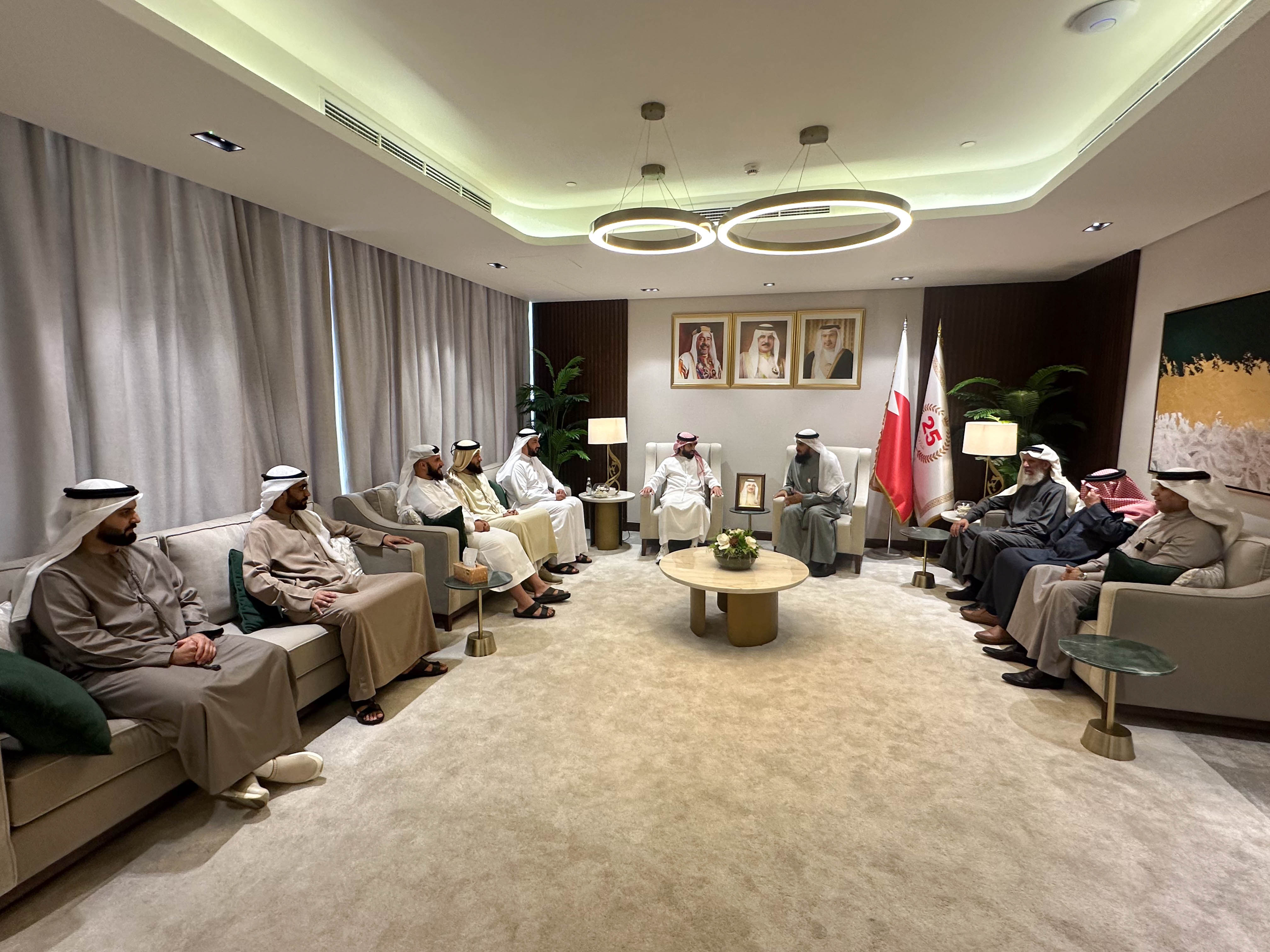 وفد من الشارقة يطلع على تجربة البحرين في خدمة القرآن الكريم وعلومه