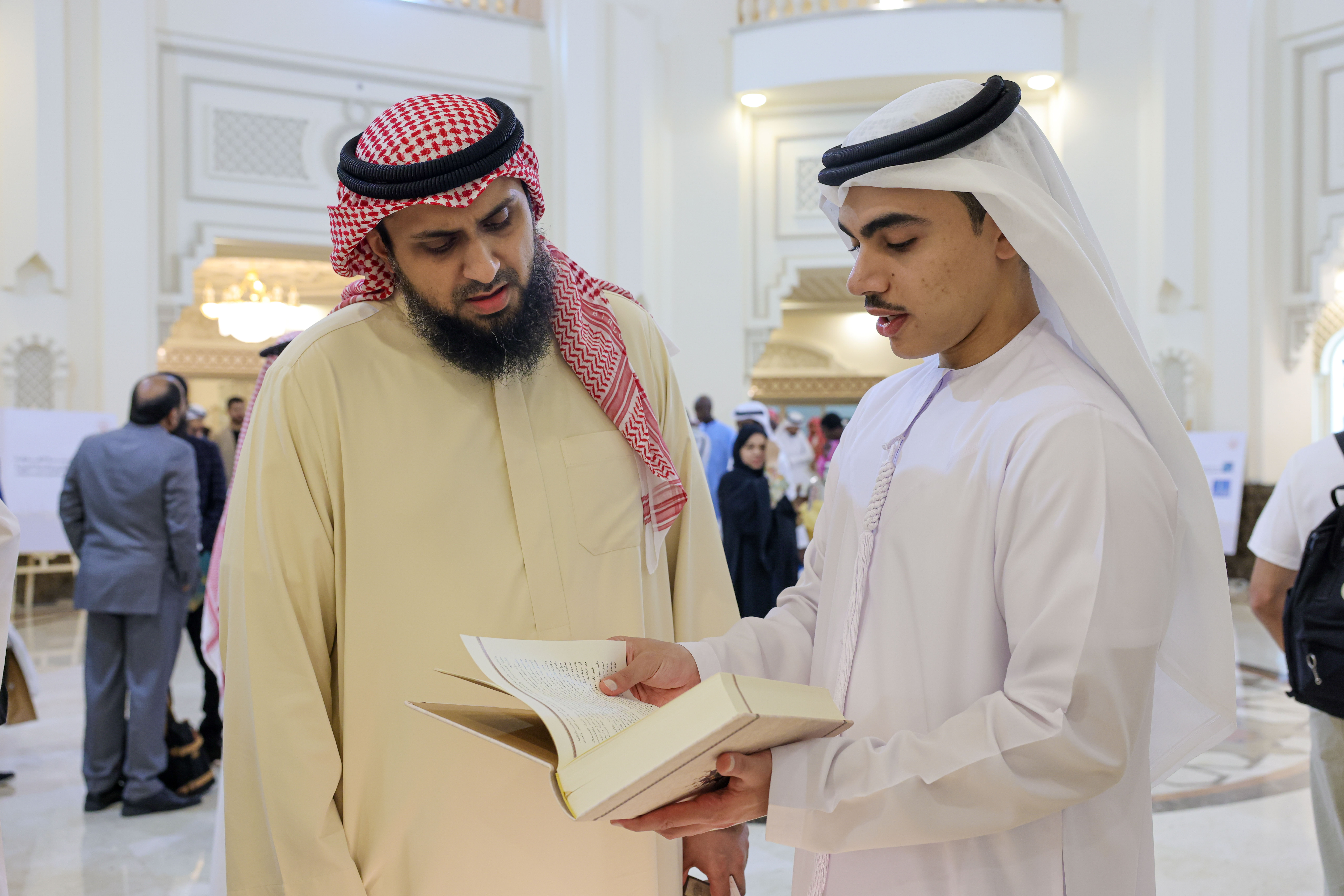 المجمع يشارك في المعرض المصاحب لمؤتمر الجامعة القاسمية للقراءات