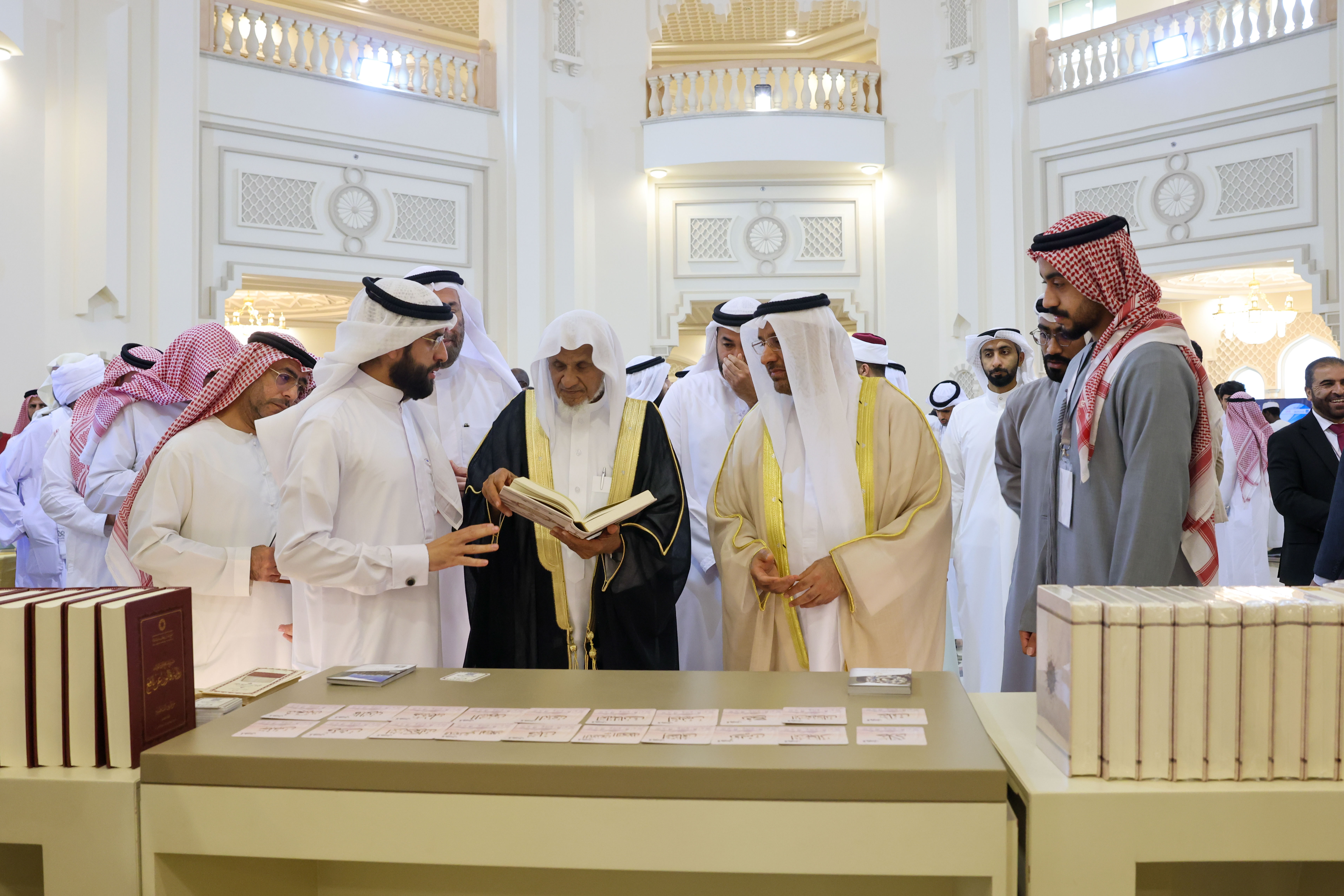 المجمع يشارك في المعرض المصاحب لمؤتمر الجامعة القاسمية للقراءات
