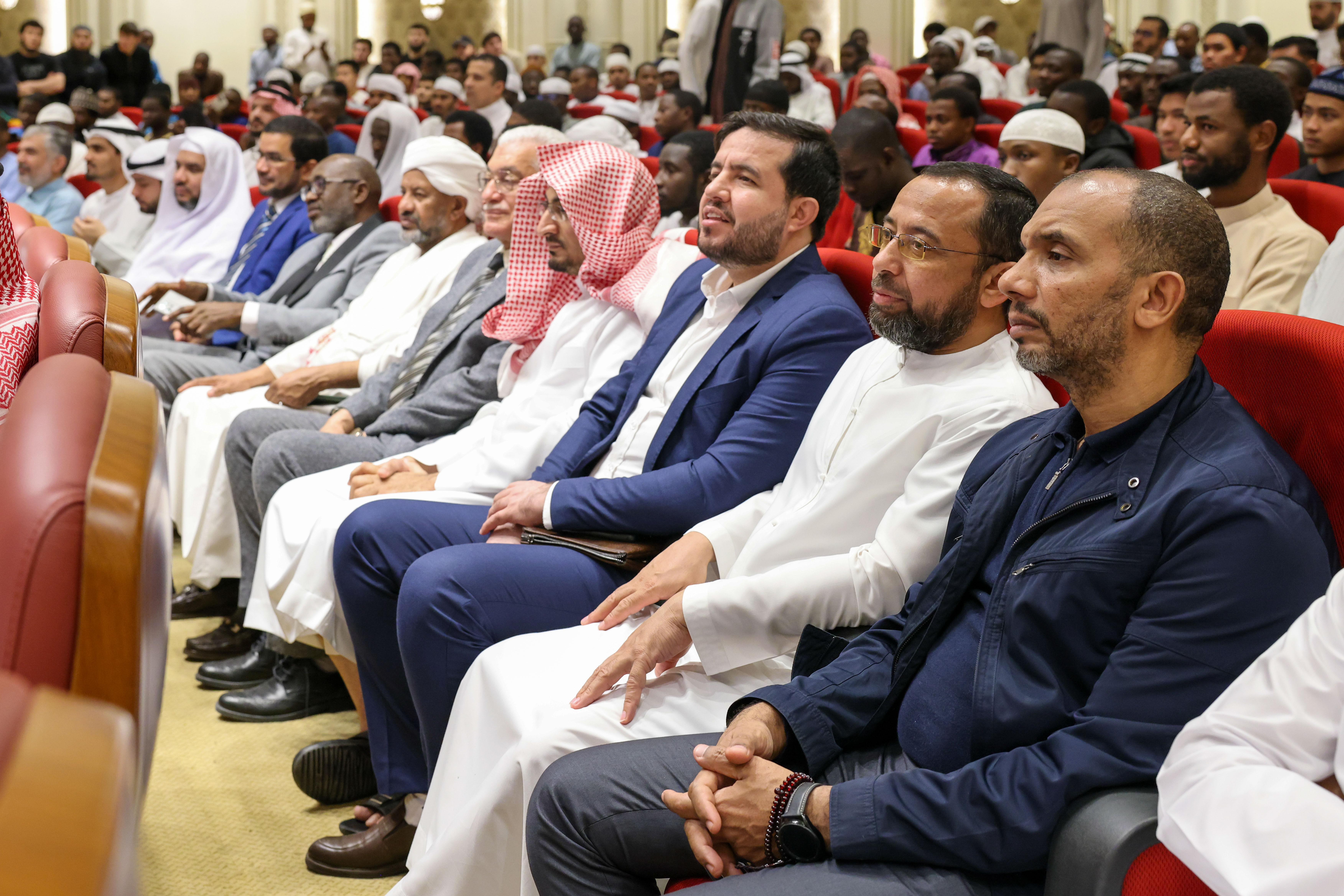 المجمع يستضيف الجلسة الحوارية "حياتنا مع القرآن"