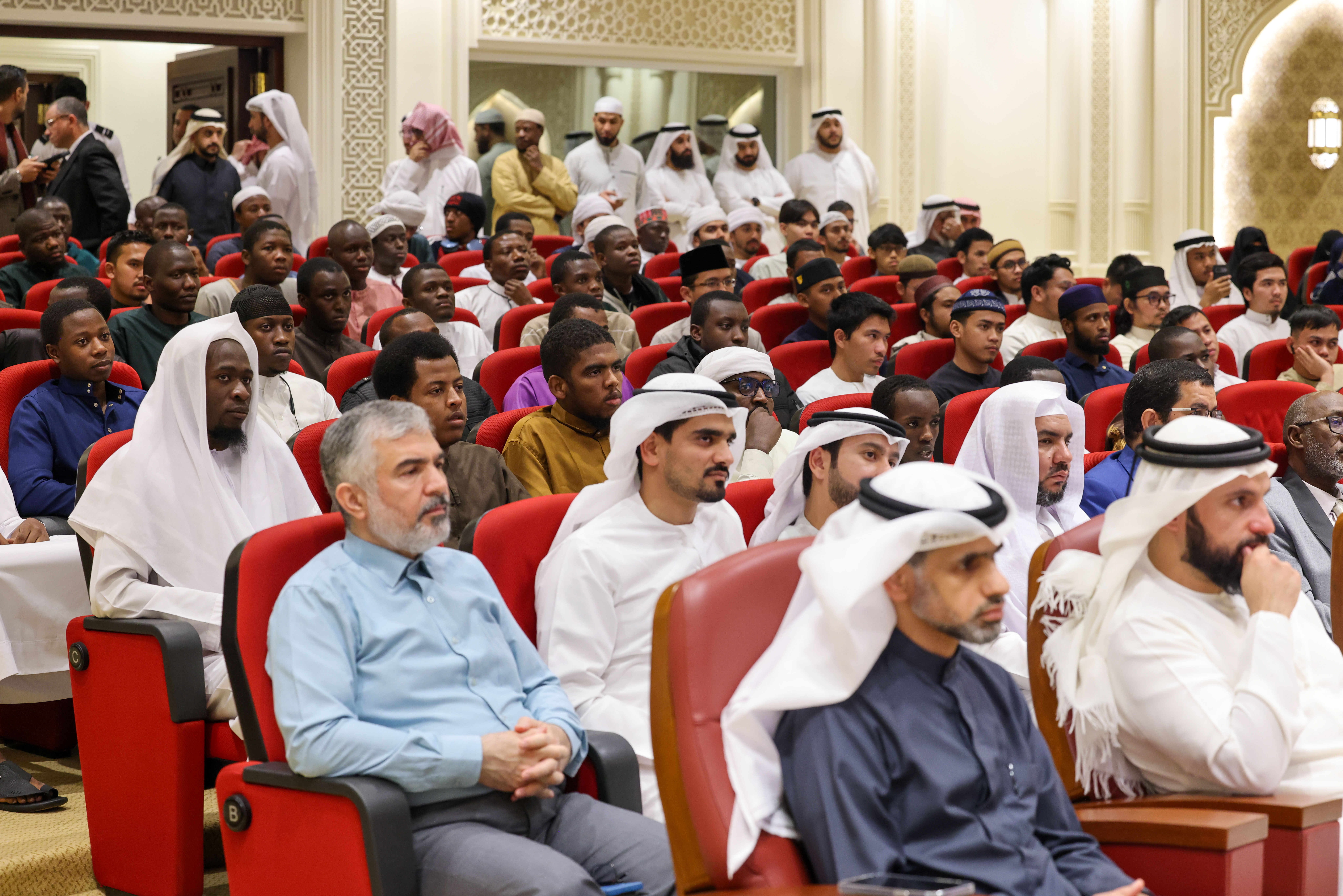 المجمع يستضيف الجلسة الحوارية "حياتنا مع القرآن"