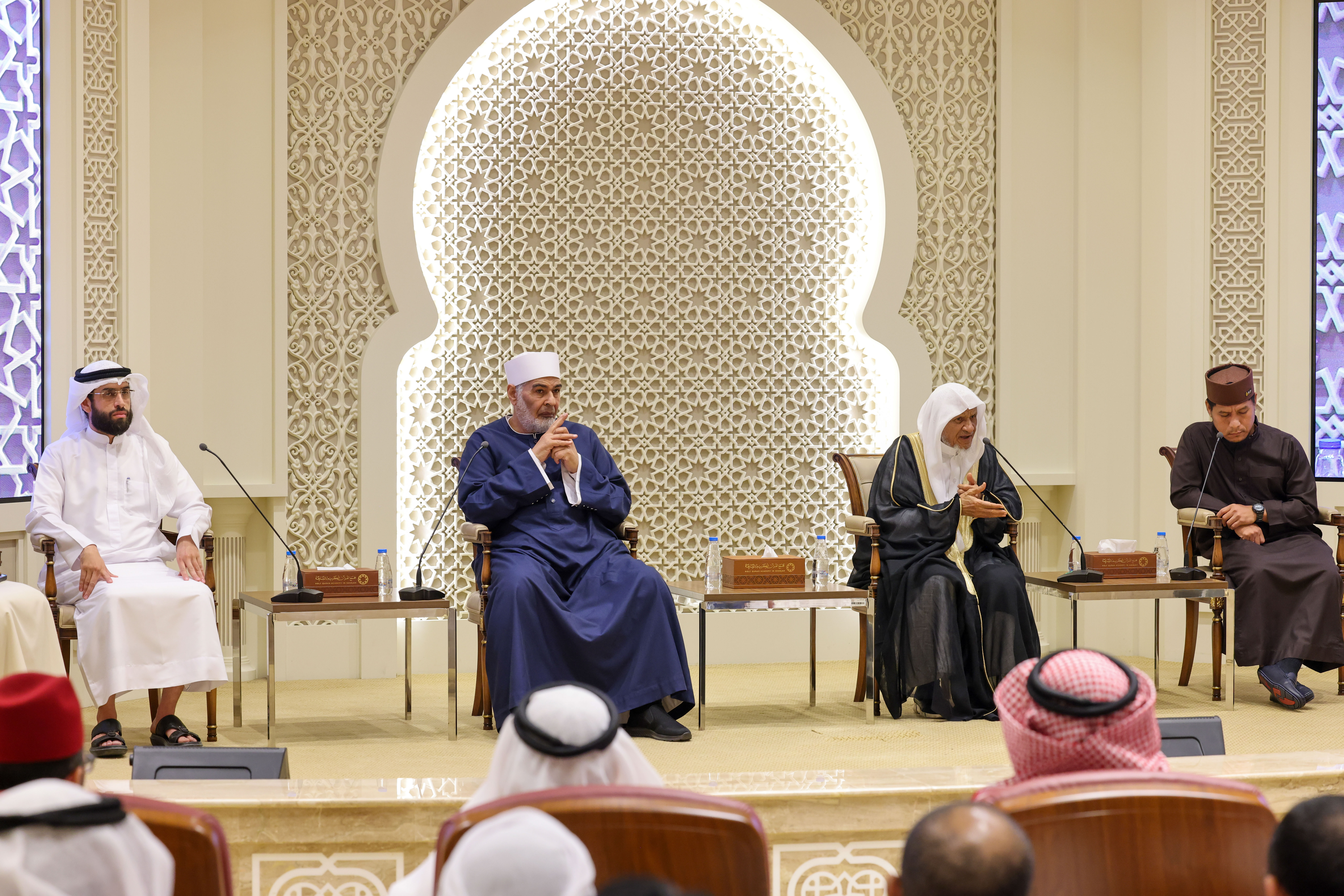 المجمع يستضيف الجلسة الحوارية "حياتنا مع القرآن"