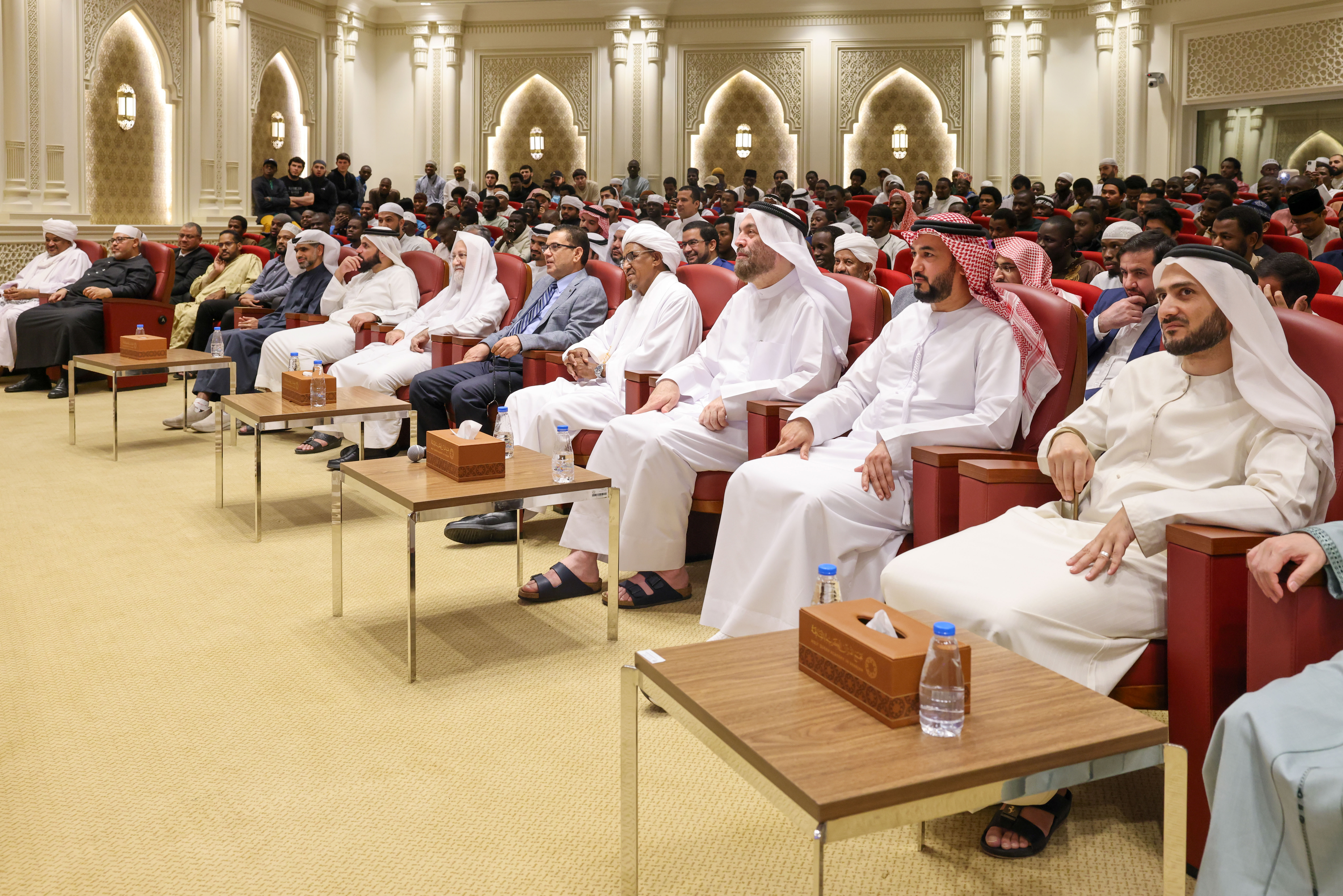 المجمع يستضيف الجلسة الحوارية "حياتنا مع القرآن"