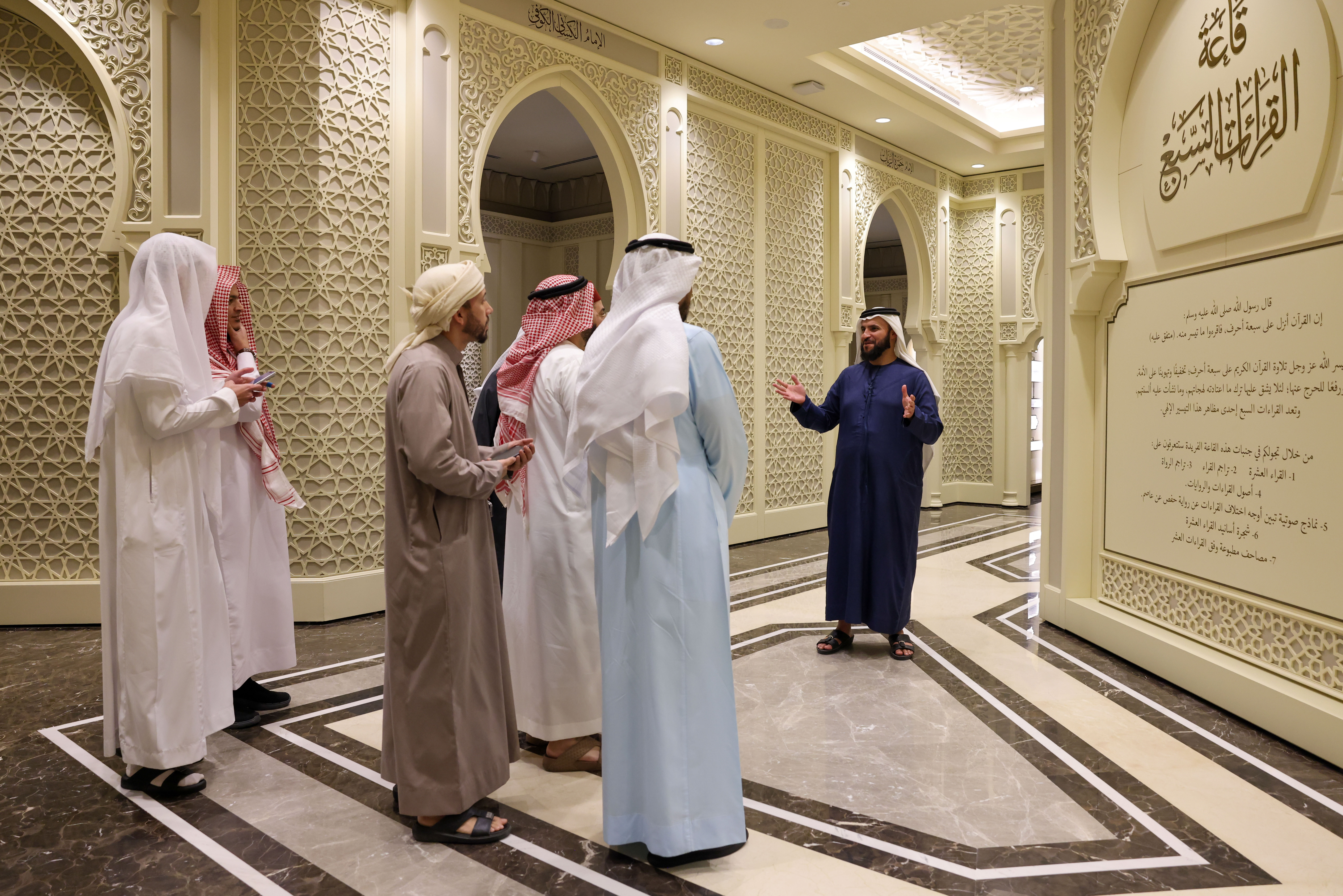 مشاهير قرّاء رمضان عجمان يزورون مجمع القرآن الكريم