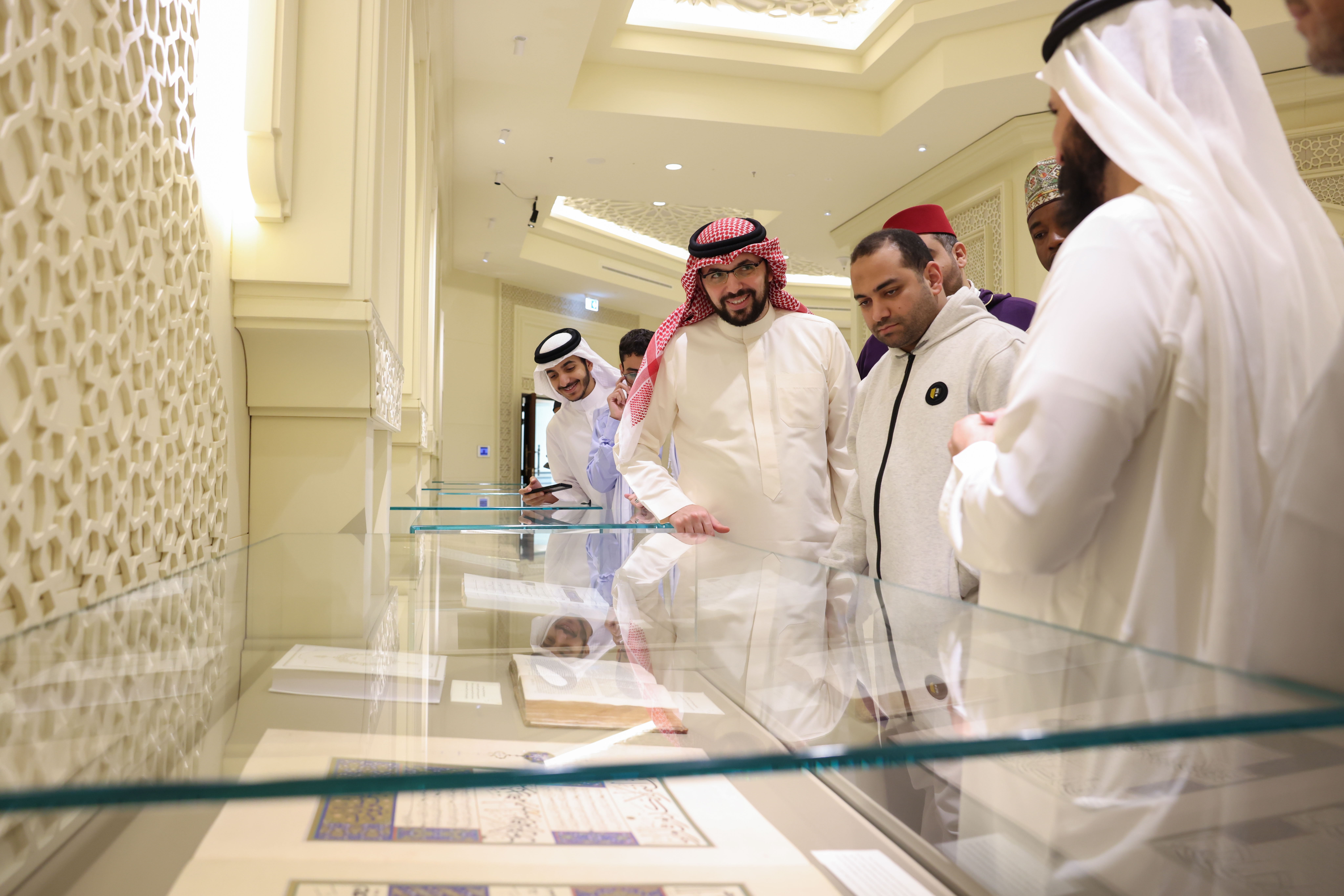 المجمع يستقبل المشاركين بجائزة الإمارات الدولية للقرآن الكريم