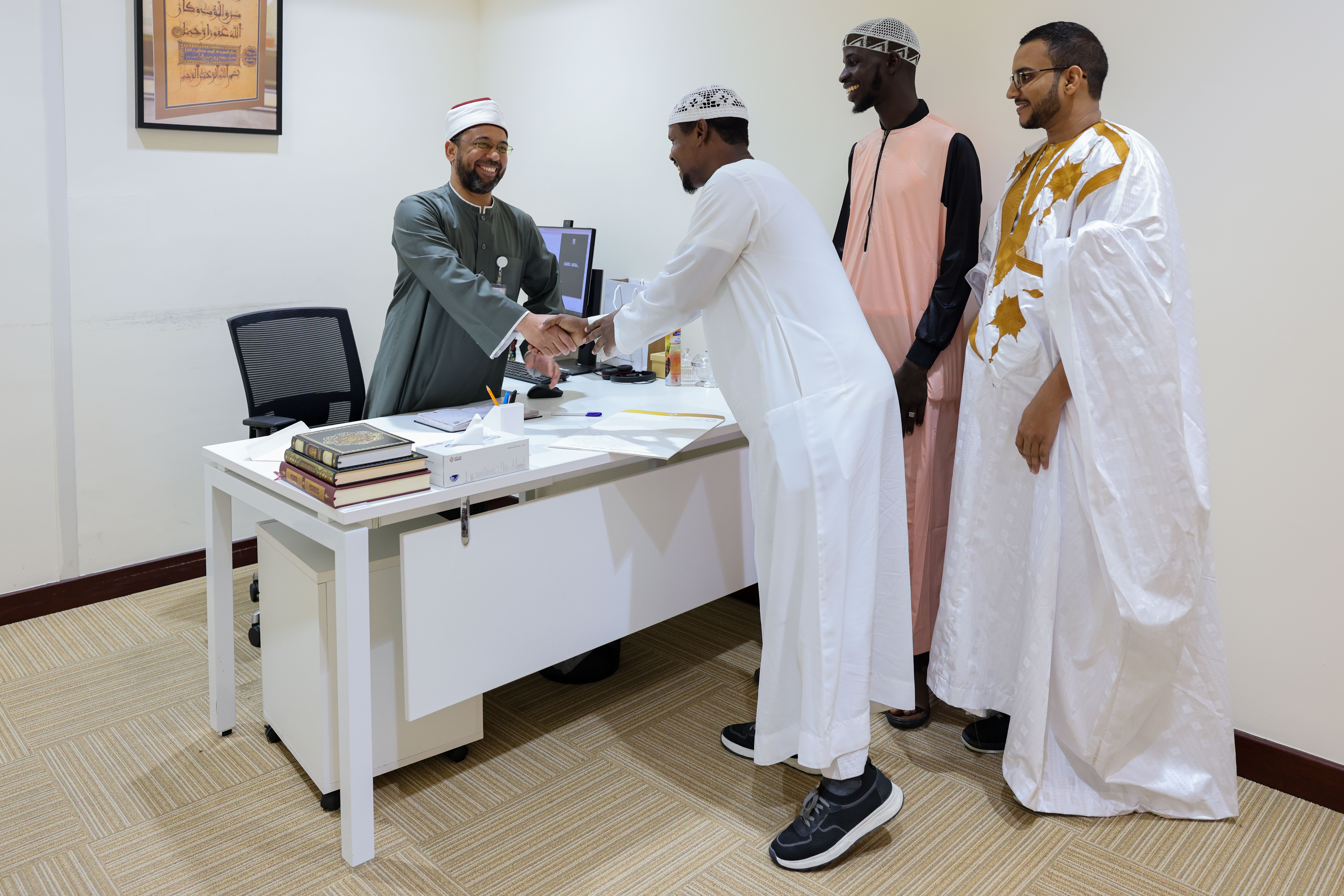 استعداداً لحفل تخريج الدفعة الخامسة "مجمع القرآن" يستقبل الطلبة المُجازين بالقراءات