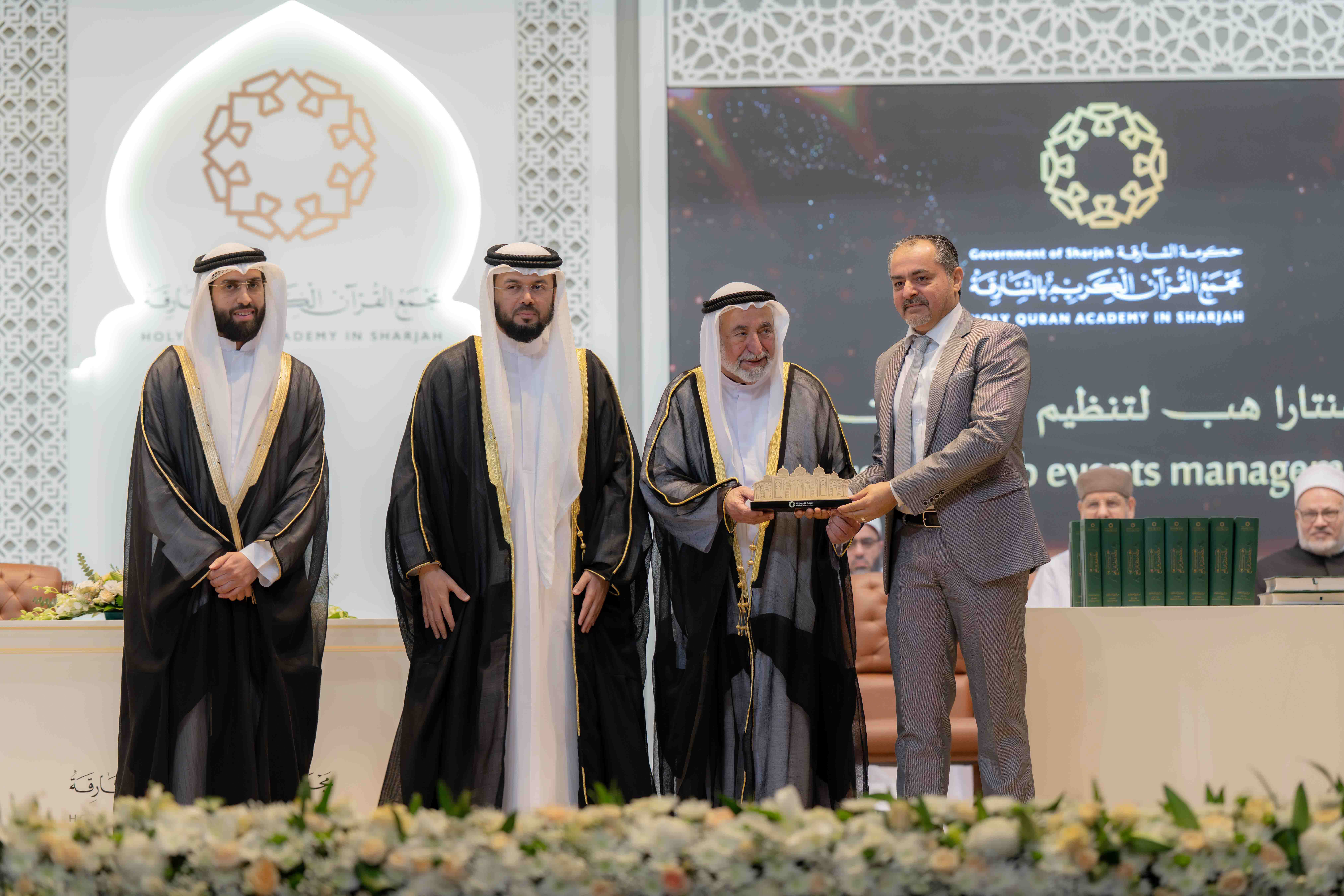 حاكم الشارقة يطلق الموسوعة الثانية لمناهج إفراد القراءات