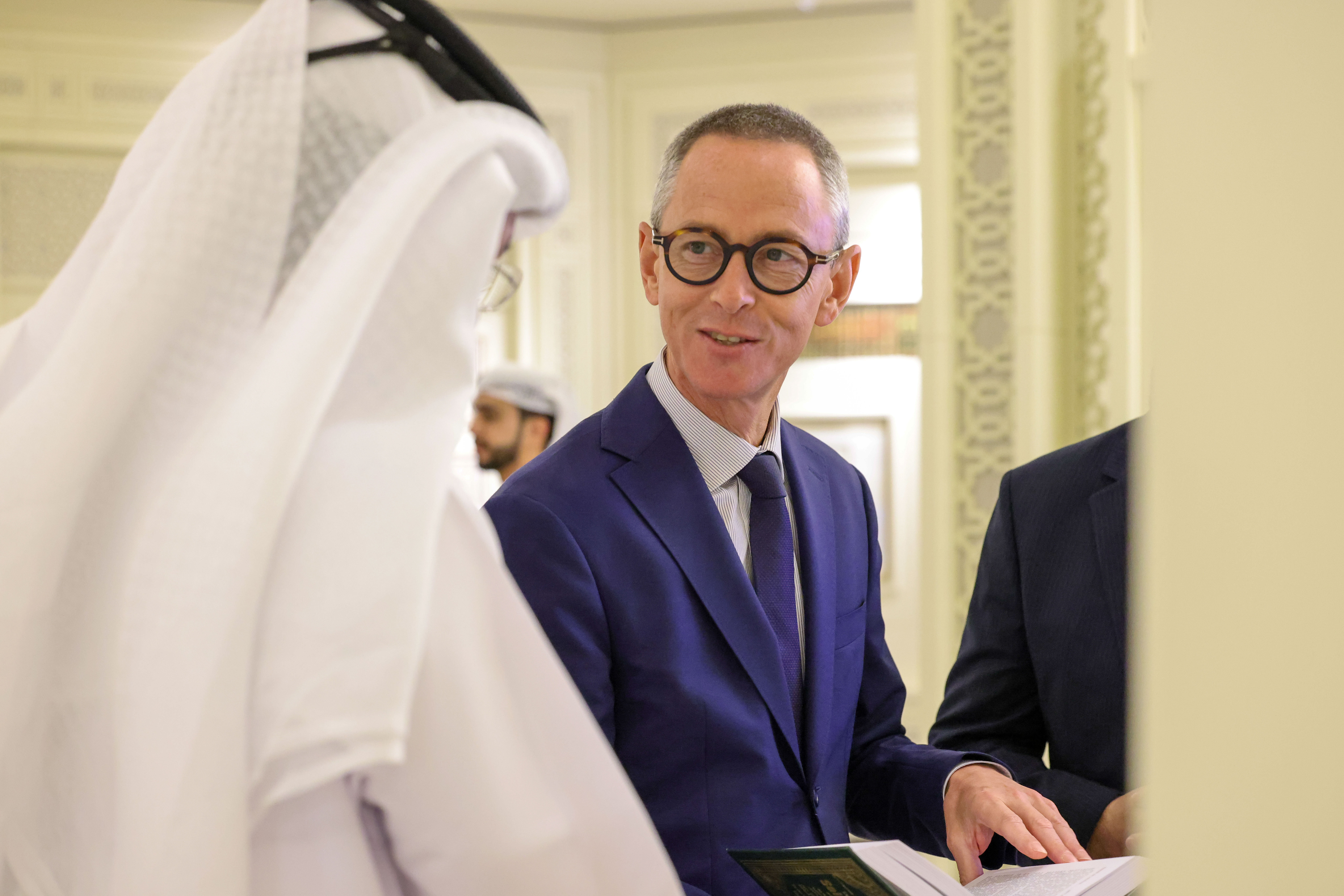 أشاد بجهود حاكم الشارقة القنصل الفرنسي في دبي: مجمع القرآن ينقل الإرث الإسلامي إلى العالم