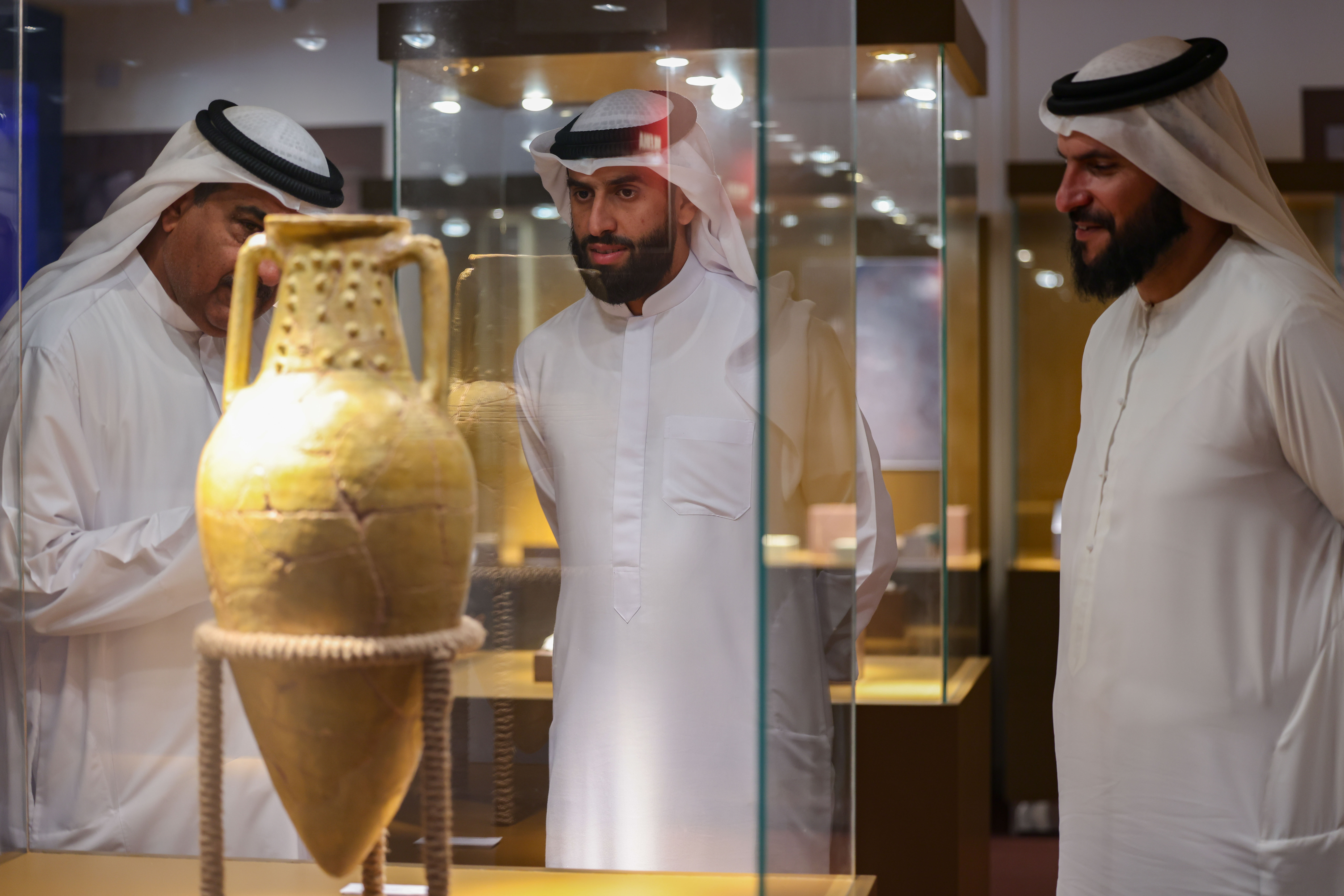 مجمع القرآن يطلع على جهود هيئة الشارقة للآثار في حماية الكنوز التاريخية