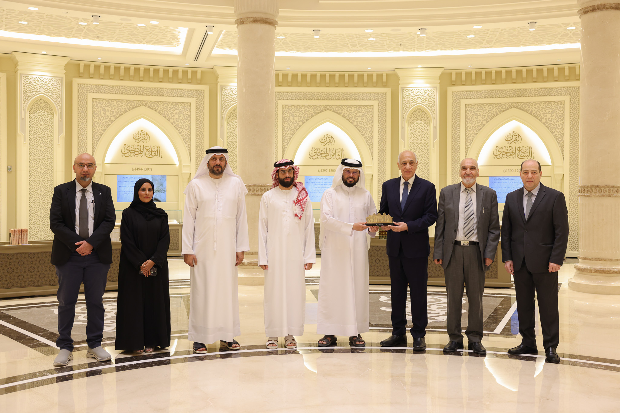 وقّع مجمع القرآن الكريم في الشارقة مذكرة تفاهم مع جامعة الشارقة