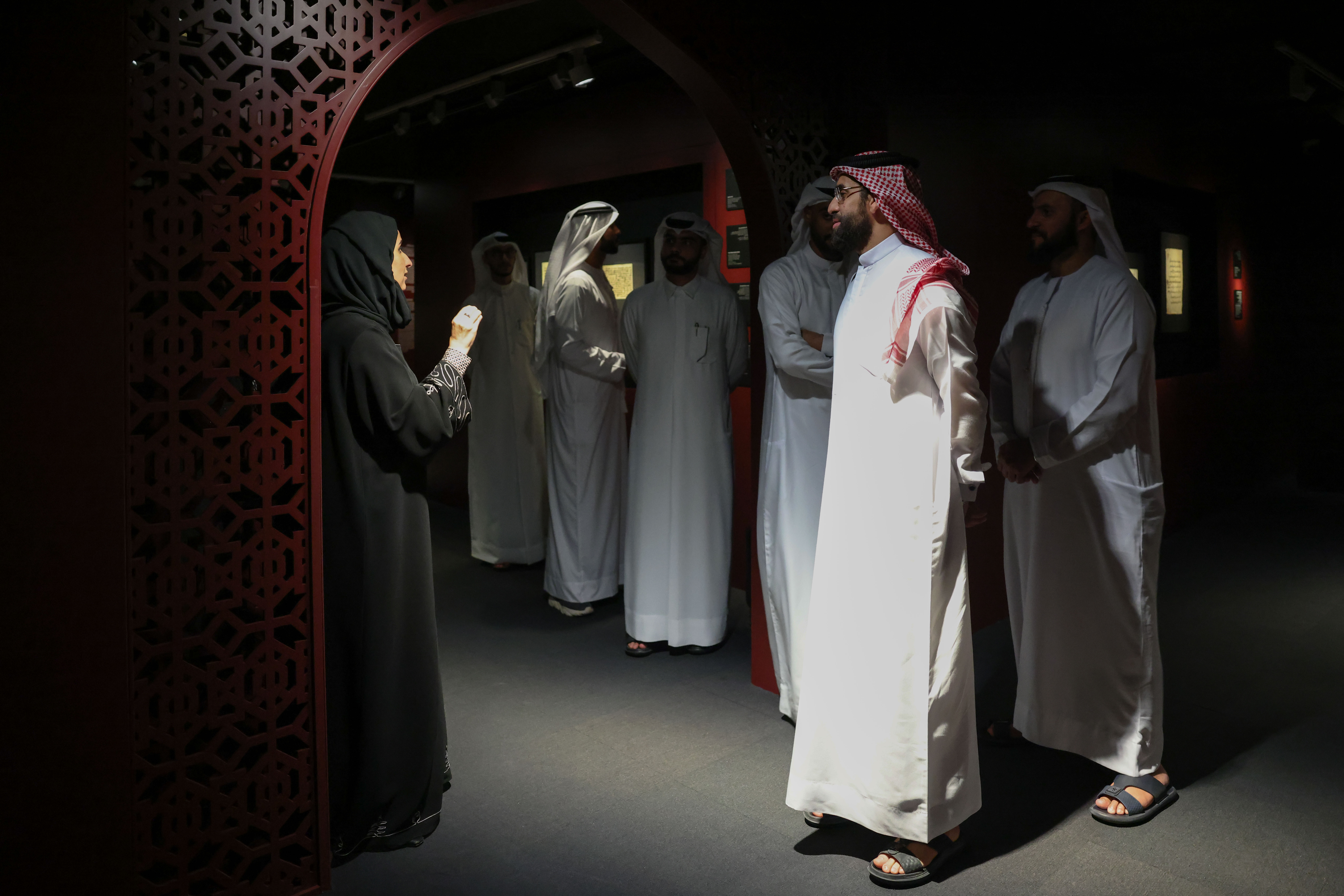 بحث مجمع القرآن الكريم في الشارقة تعزيز التعاون مع هيئة الشارقة للمتاحف