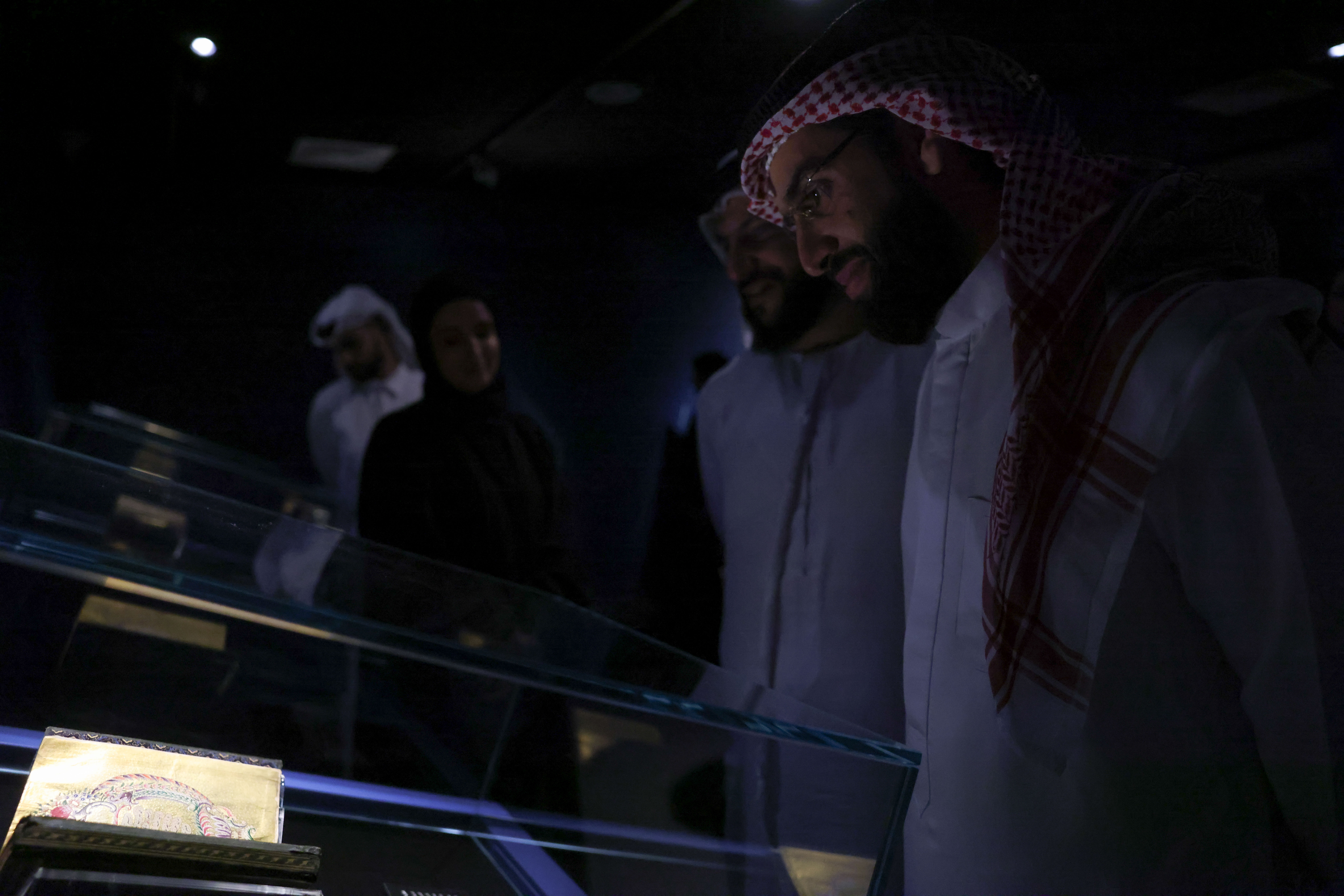 بحث مجمع القرآن الكريم في الشارقة تعزيز التعاون مع هيئة الشارقة للمتاحف