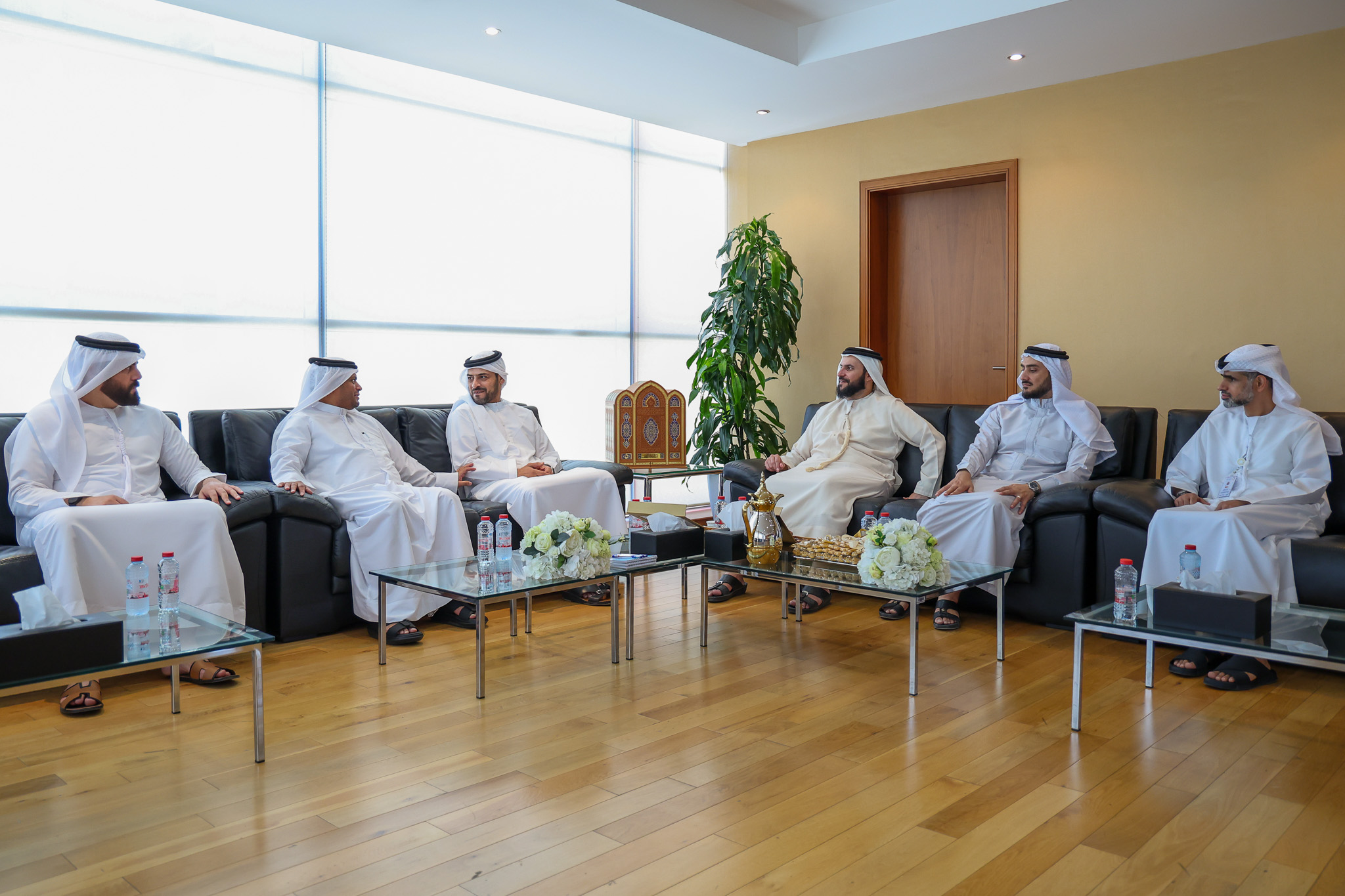 ‎بحث وفد من مجمع القرآن الكريم في الشارقة سبل تعزيز التعاون وتبادل الخبرات مع مركز محمد بن راشد لطباعة المصحف الشريف