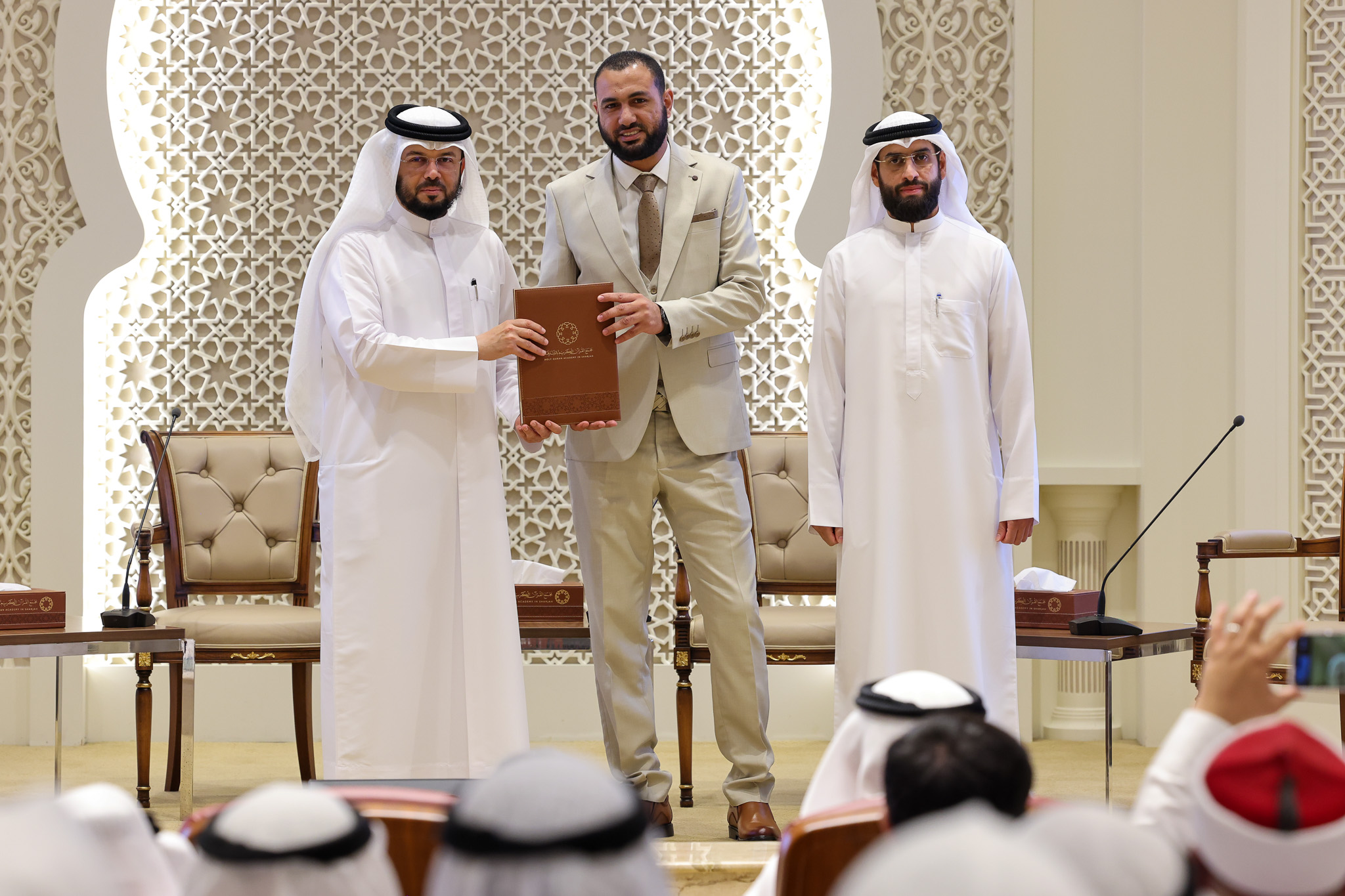 نظّم مجمع القرآن الكريم ندوة علمية دولية بحثت "الوقف والابتداء في القرآن الكريم.. تأصيلاً وتطبيقاً"