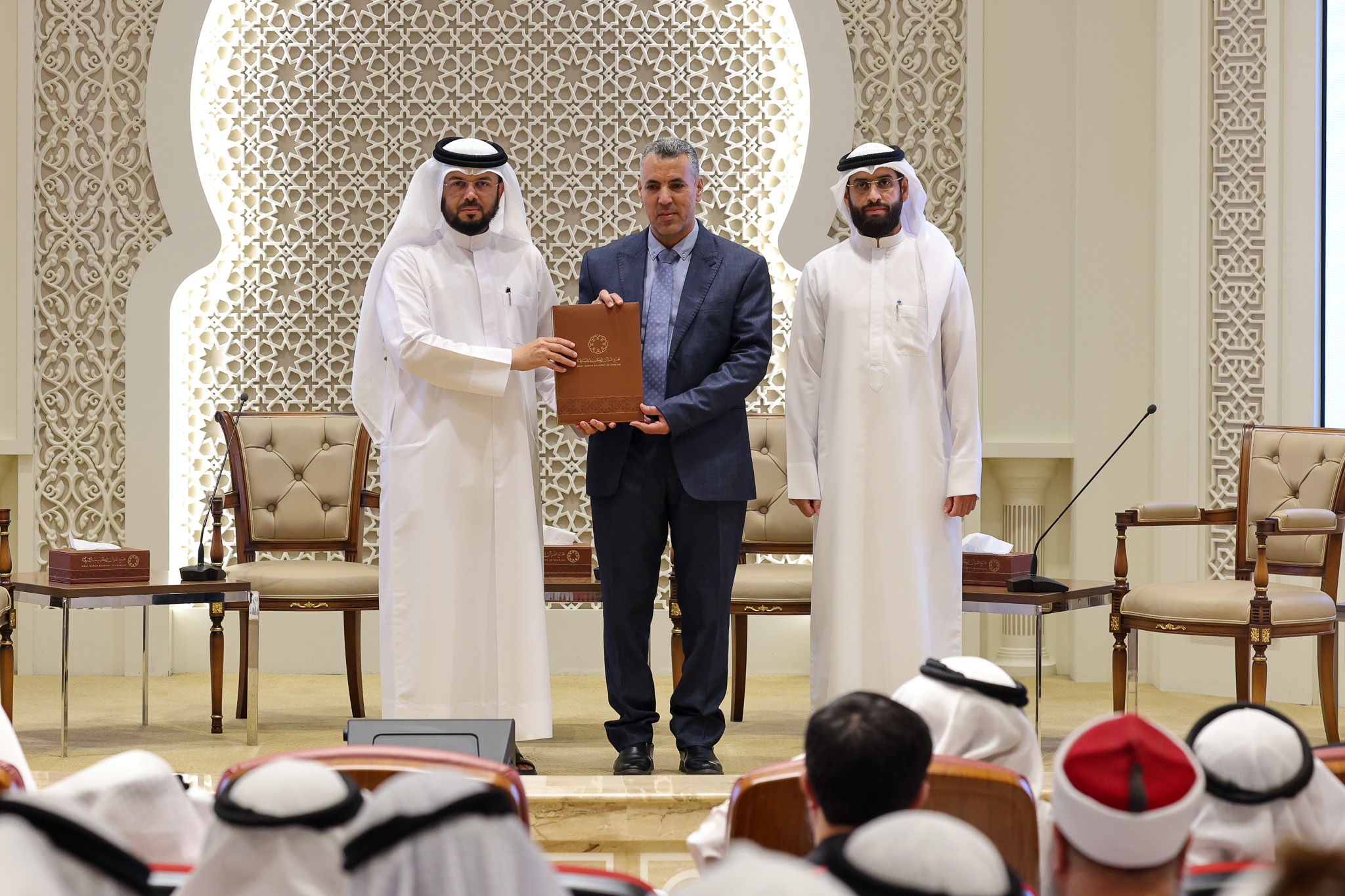نظّم مجمع القرآن الكريم ندوة علمية دولية بحثت "الوقف والابتداء في القرآن الكريم.. تأصيلاً وتطبيقاً"