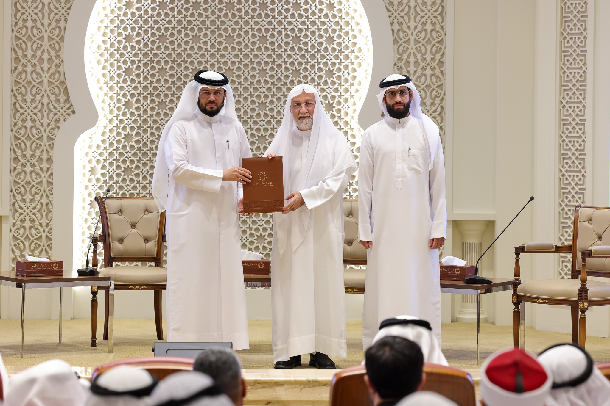 نظّم مجمع القرآن الكريم ندوة علمية دولية بحثت "الوقف والابتداء في القرآن الكريم.. تأصيلاً وتطبيقاً"