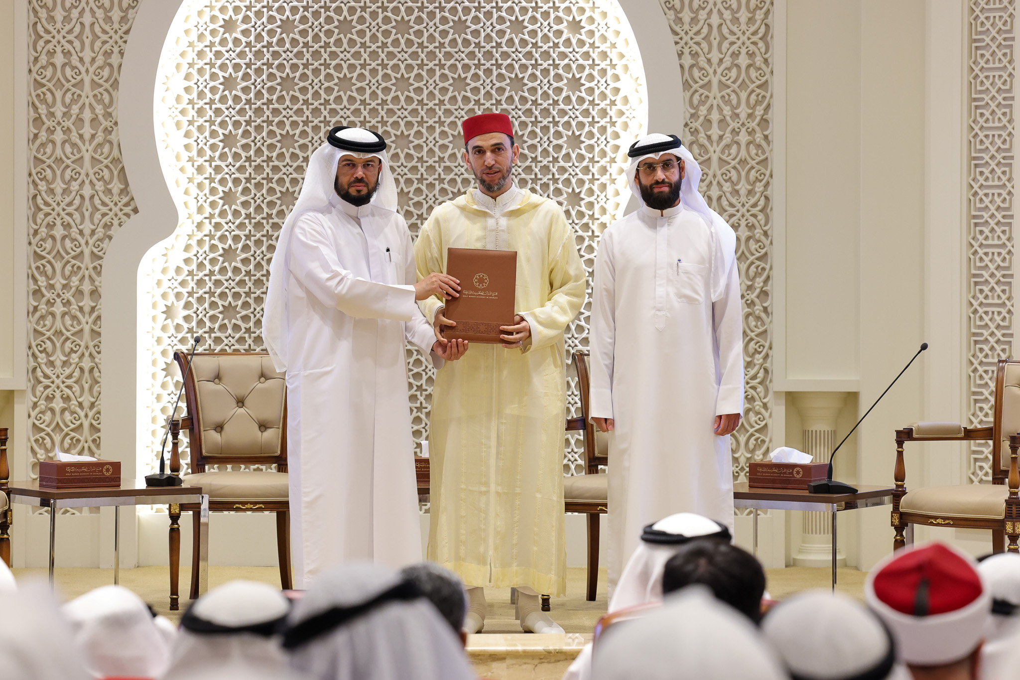 نظّم مجمع القرآن الكريم ندوة علمية دولية بحثت "الوقف والابتداء في القرآن الكريم.. تأصيلاً وتطبيقاً"
