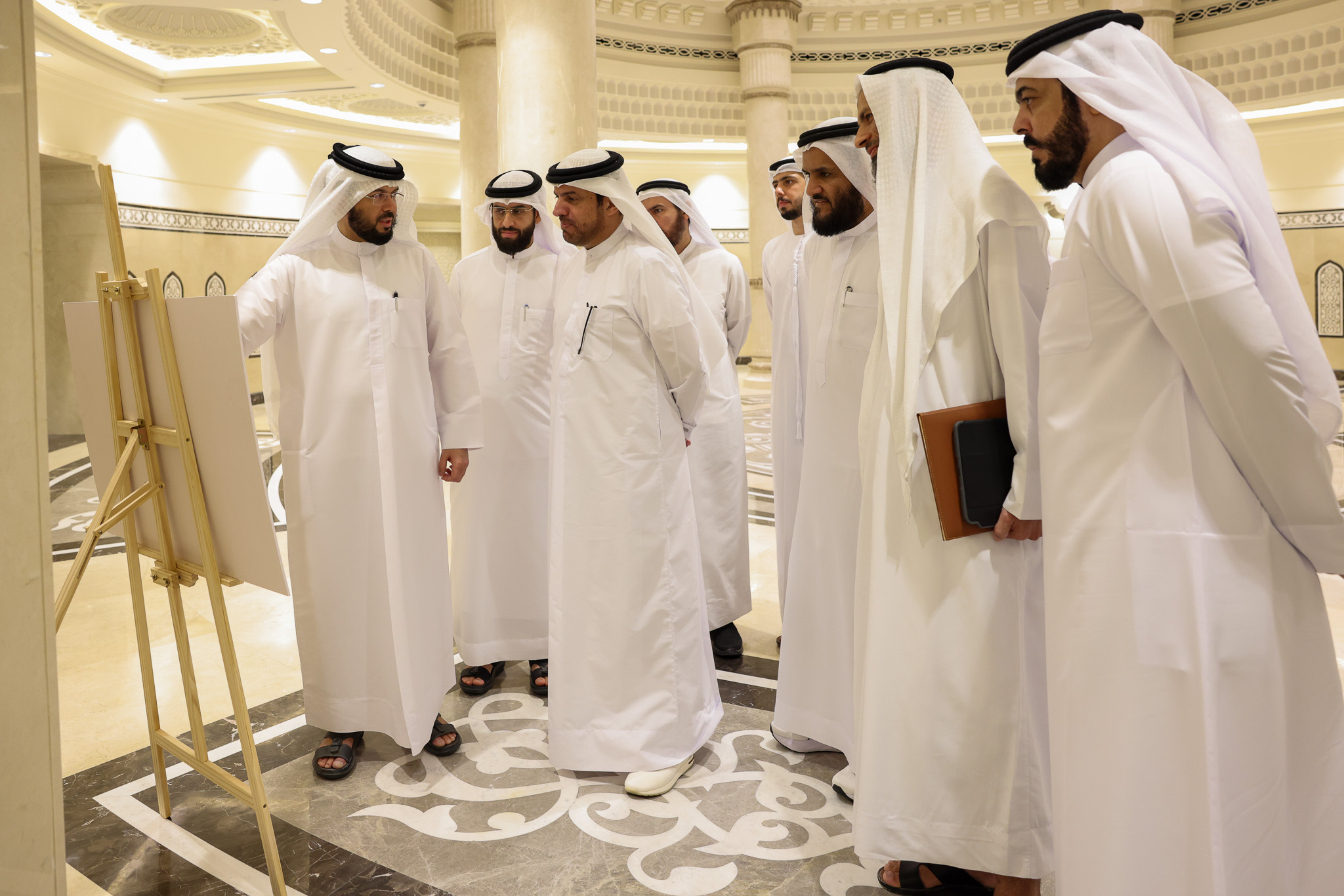 ‎اطلع سعادة أحمد درويش المهيري، مدير عام دائرة الشؤون الإسلامية والعمل الخيري في دبي على دور واستراتيجية مجمع القرآن الكريم العلمية والبحثية
