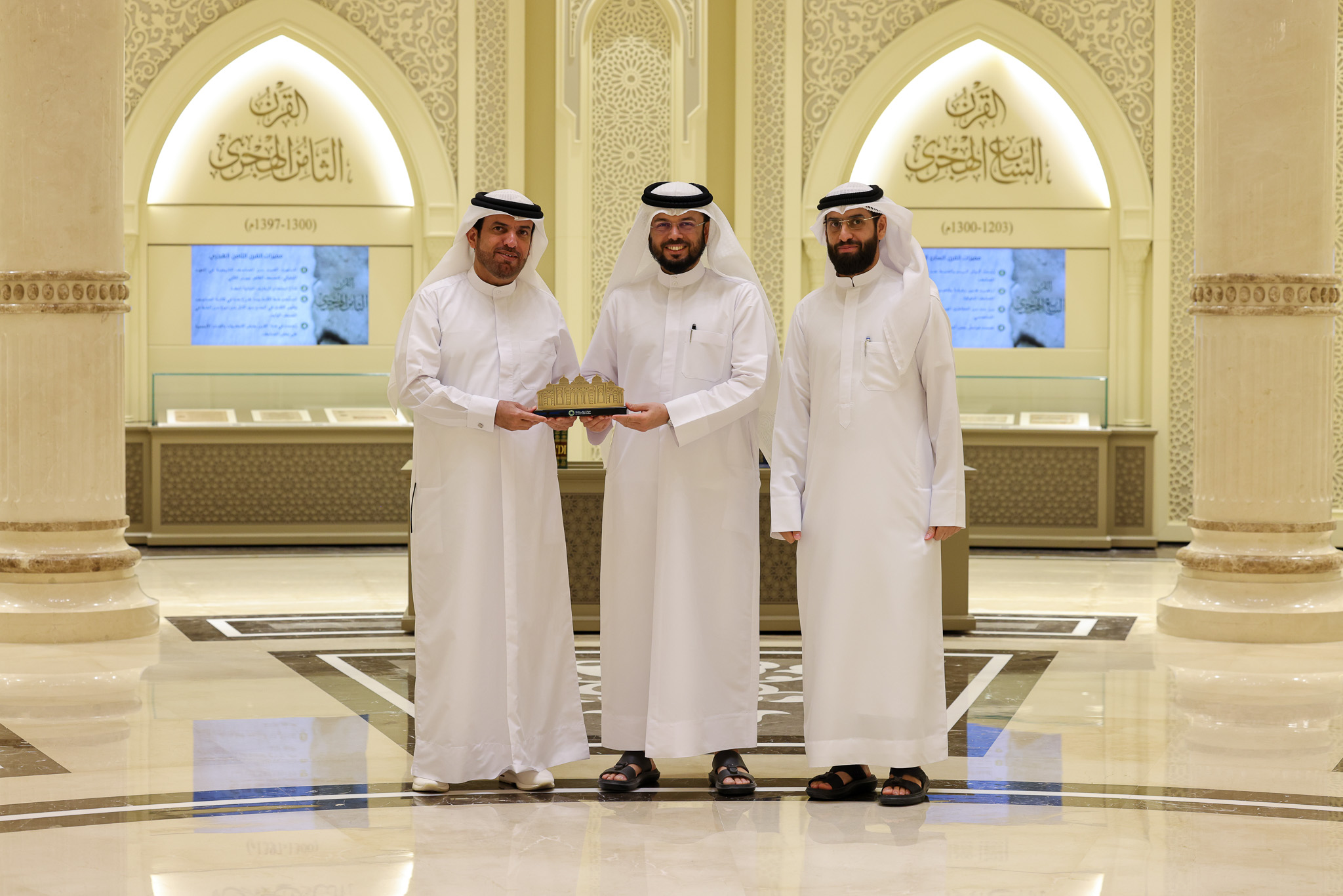 ‎اطلع سعادة أحمد درويش المهيري، مدير عام دائرة الشؤون الإسلامية والعمل الخيري في دبي على دور واستراتيجية مجمع القرآن الكريم العلمية والبحثية