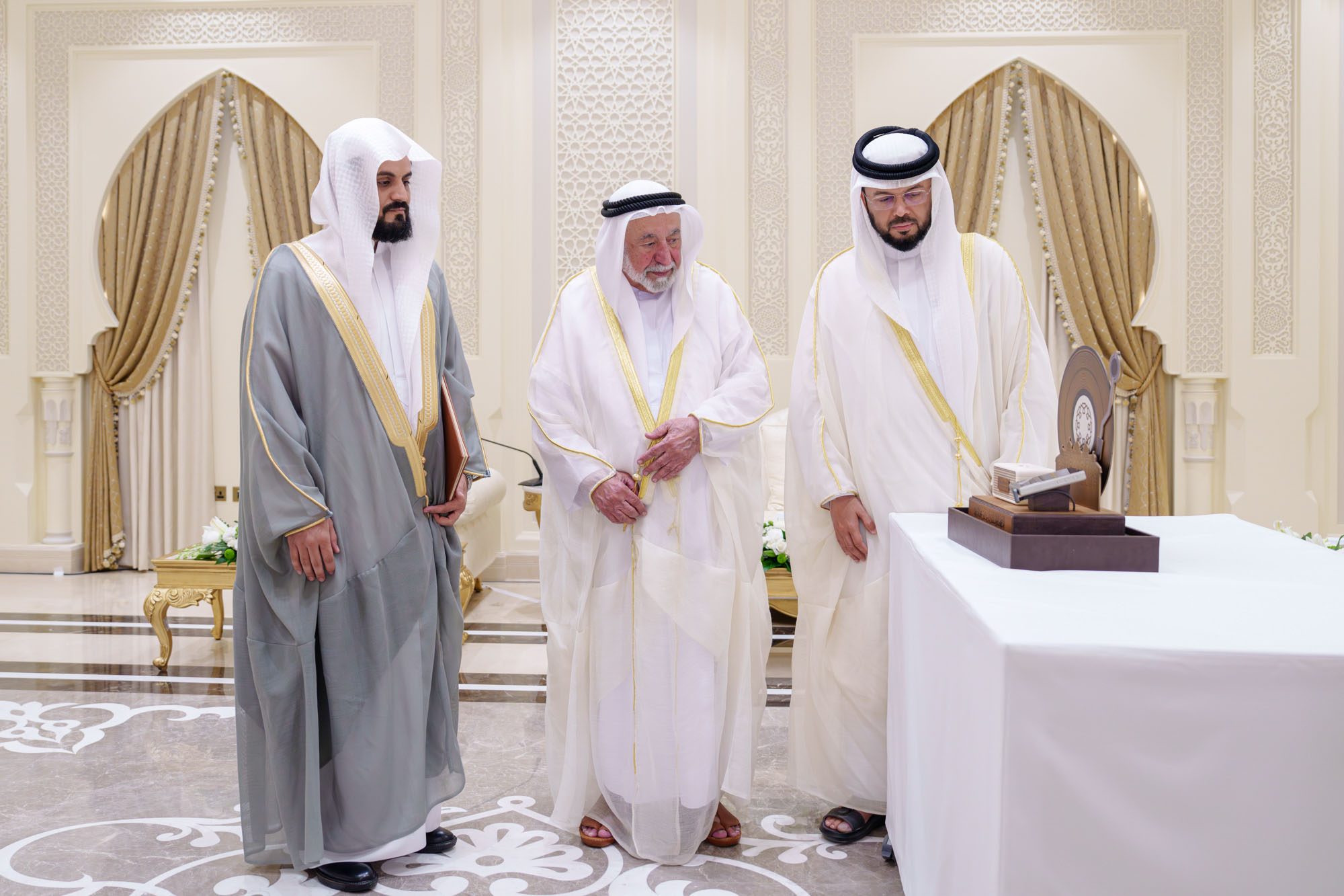 حاكم الشارقة يطلق المصحف المرتل للقارئ رعد الكردي