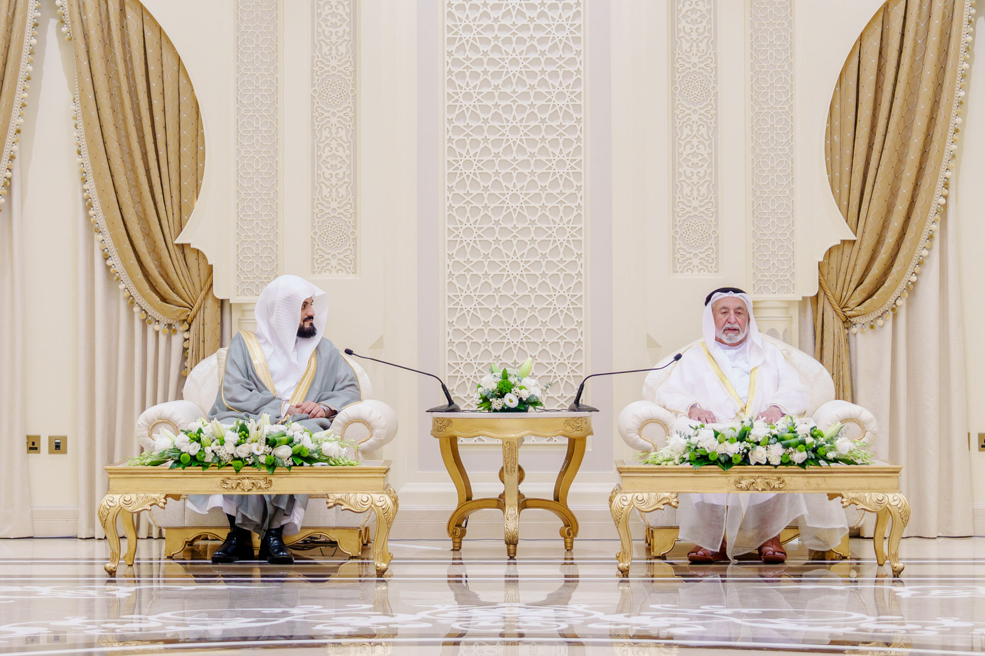 حاكم الشارقة يطلق المصحف المرتل للقارئ رعد الكردي