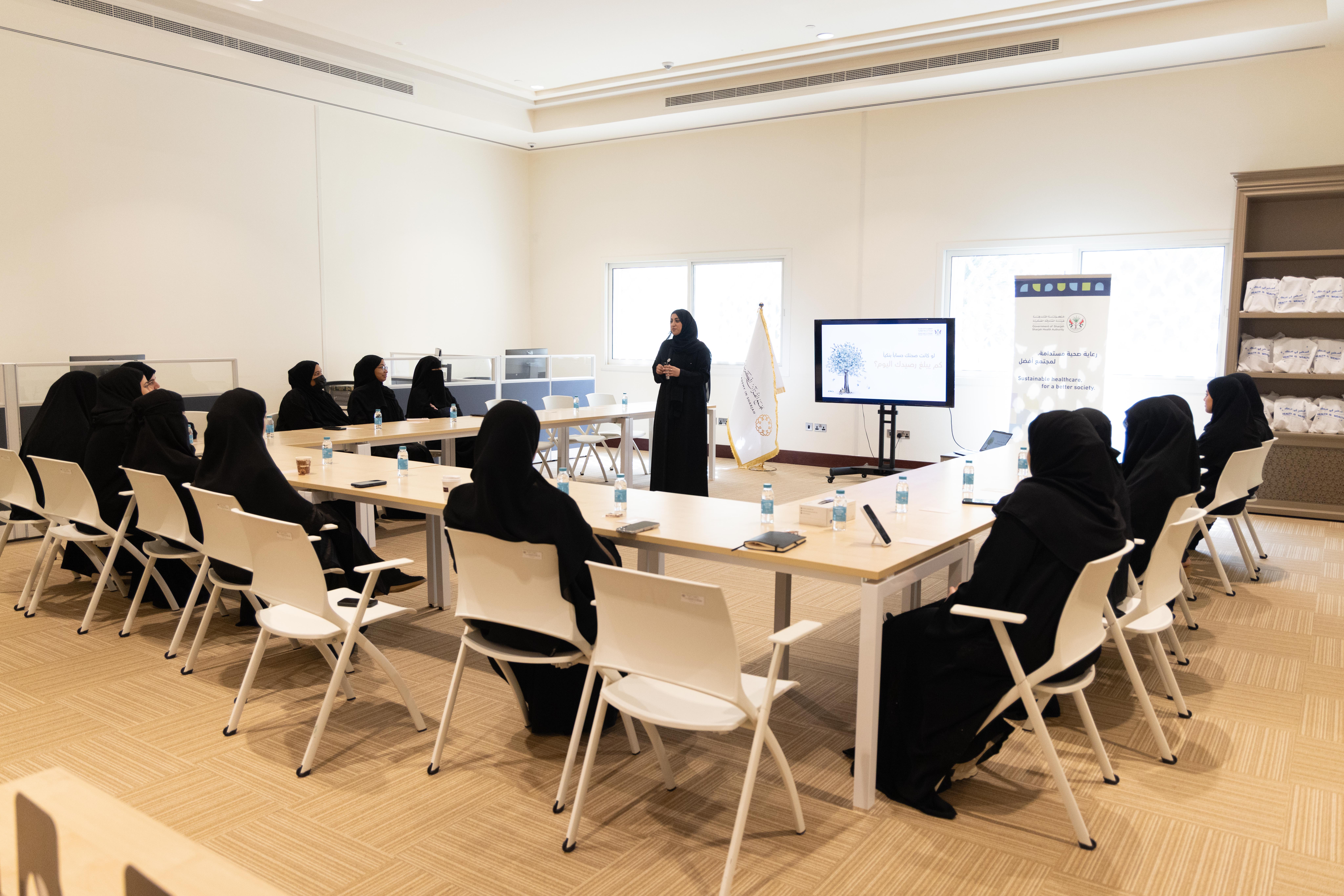 لأن صحتك ليست مجرد مسؤولية.. نظّمت هيئة الشارقة الصحية ورشة "استثمري في صحتك" لموظفات مجمع القرآن الكريم