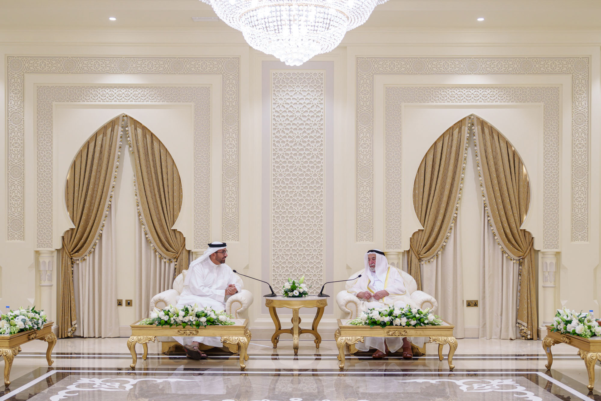 حاكم الشارقة يستقبل وفد مصرف الإمارات الإسلامي