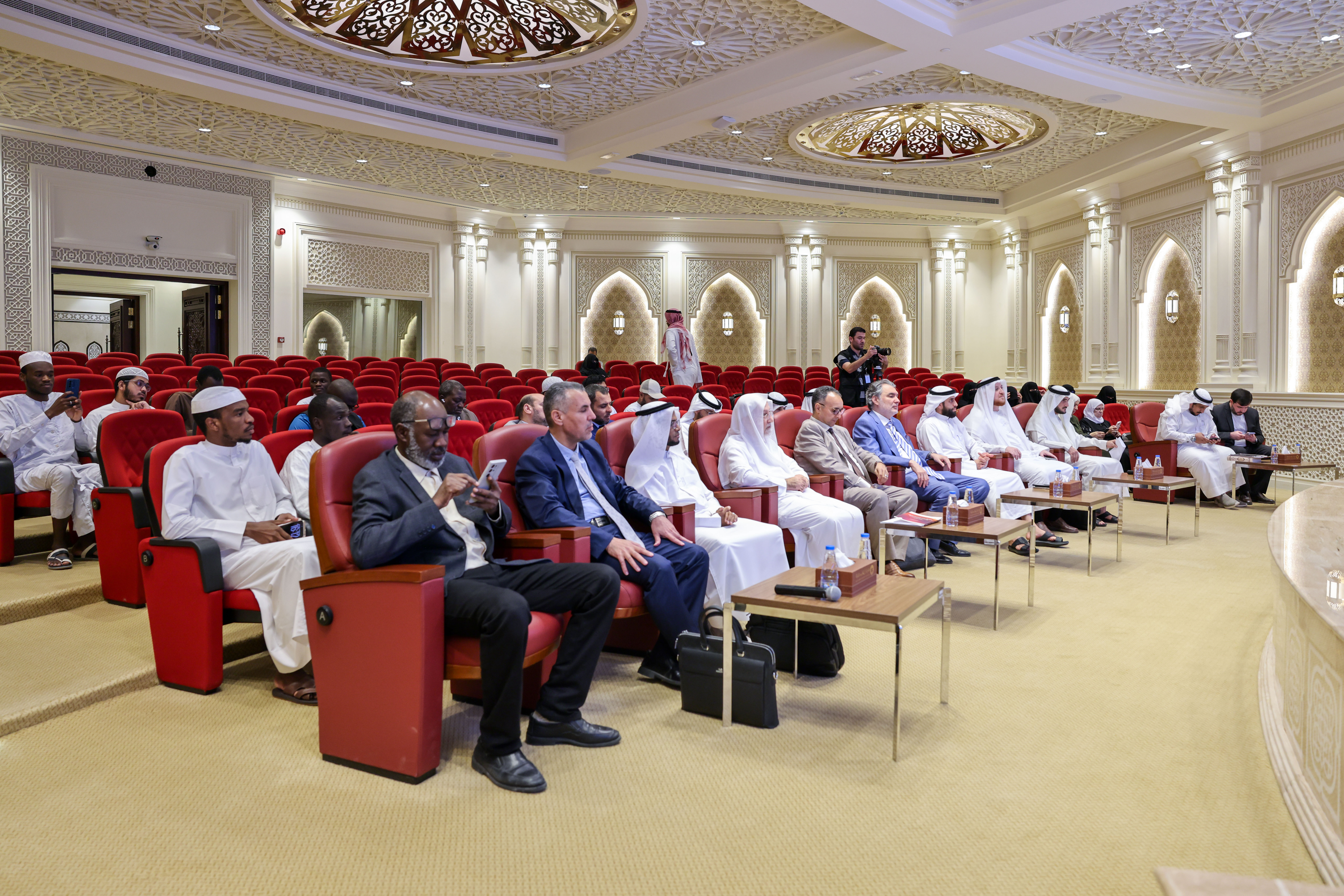 المجمع يوصي بتحديث منهجيات التوثيق العلمي في عصر الذكاء الاصطناعي