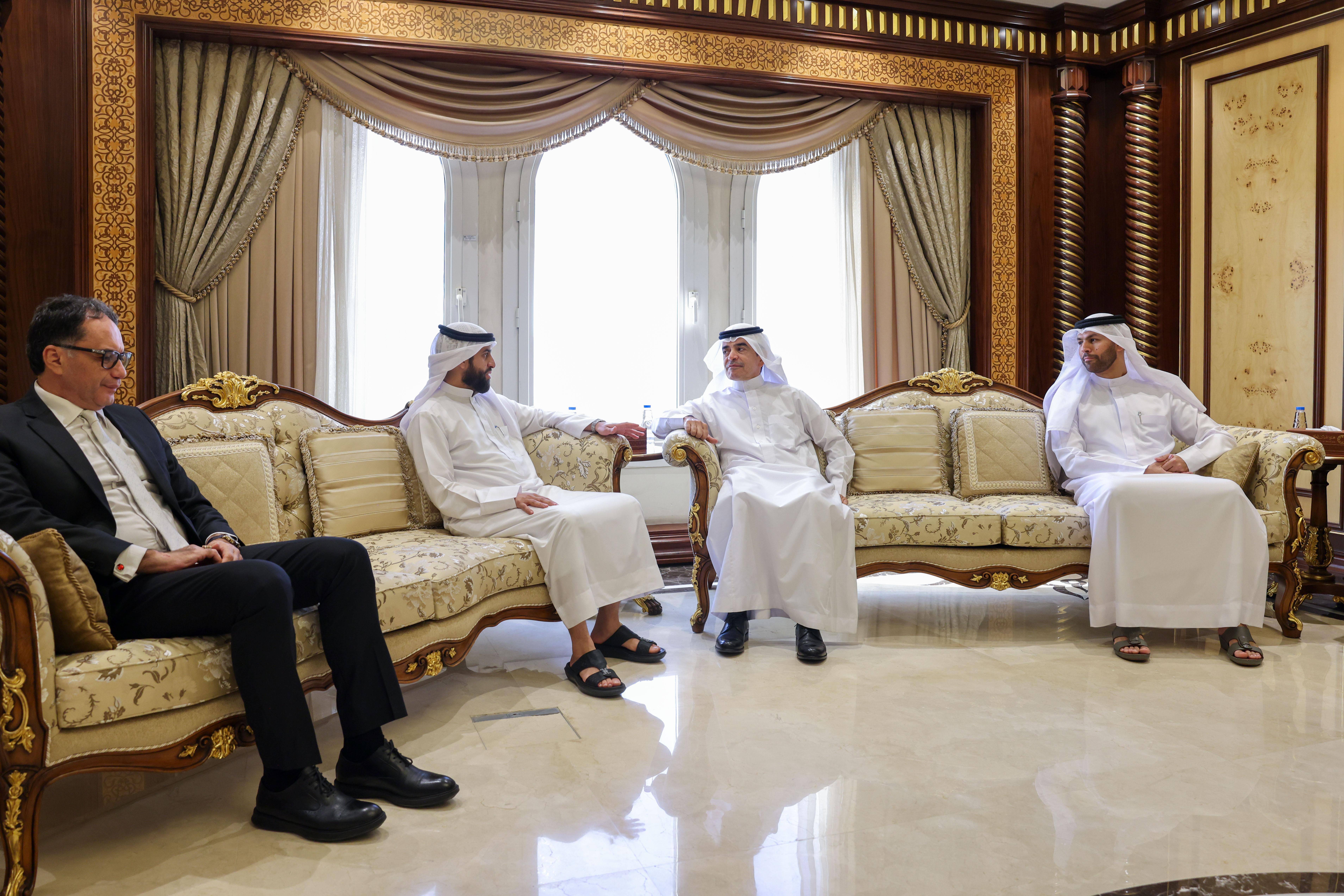 بحث مجمع القرآن الكريم في الشارقة ومنظمة العالم الإسلامي للتربية والعلوم والثقافة "الإيسيسكو" فرص التعاون