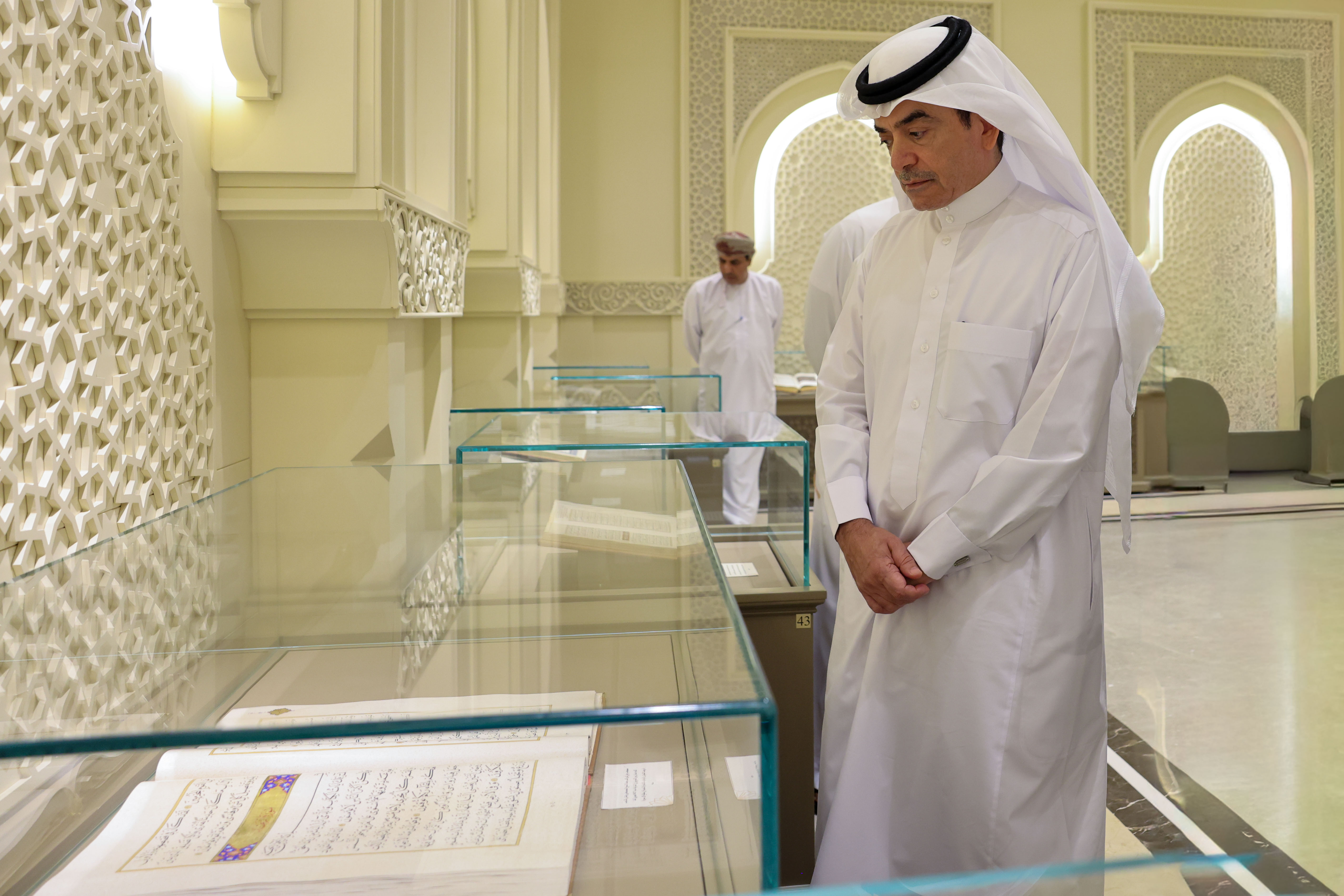 بحث مجمع القرآن الكريم في الشارقة ومنظمة العالم الإسلامي للتربية والعلوم والثقافة "الإيسيسكو" فرص التعاون