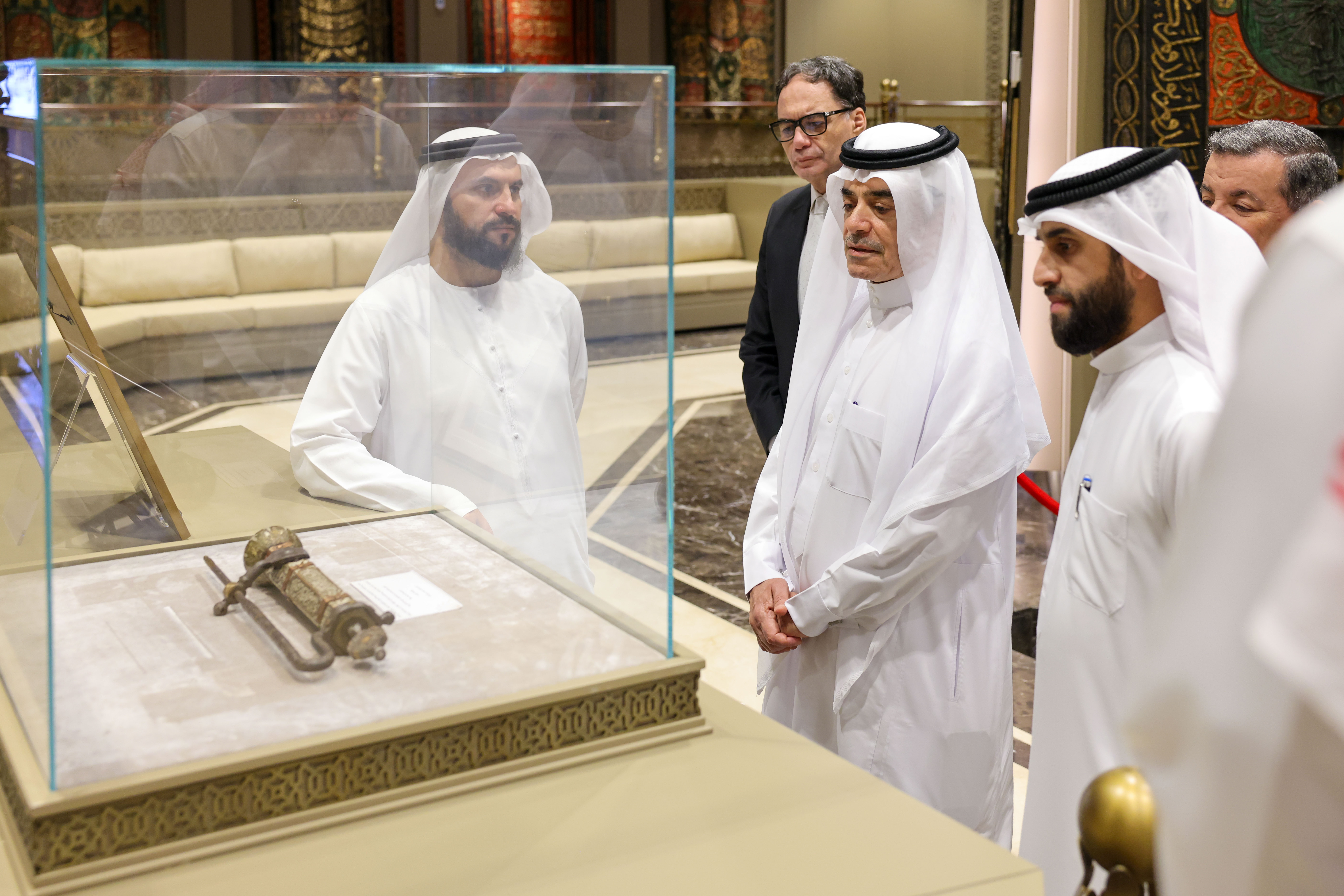 بحث مجمع القرآن الكريم في الشارقة ومنظمة العالم الإسلامي للتربية والعلوم والثقافة "الإيسيسكو" فرص التعاون
