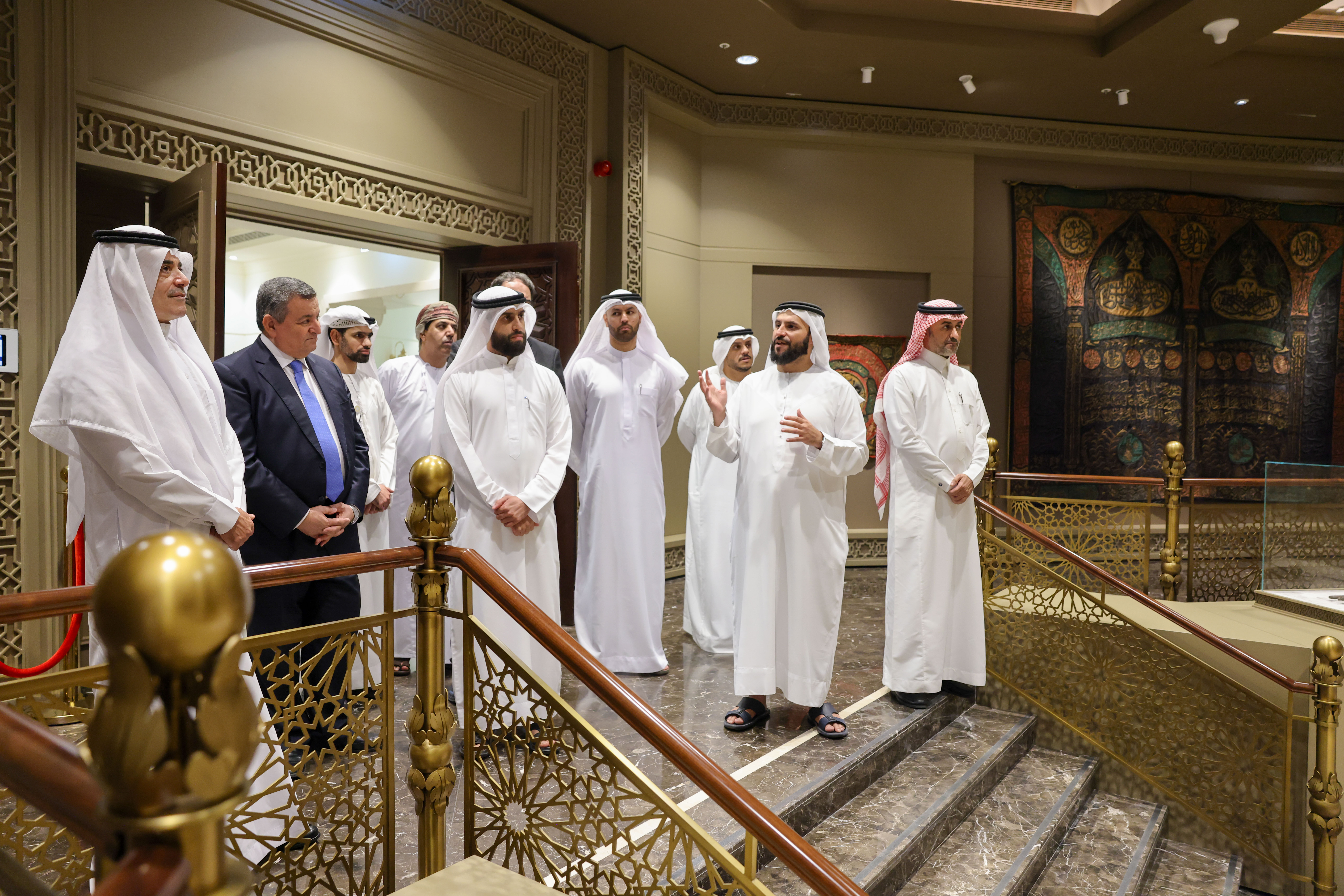 بحث مجمع القرآن الكريم في الشارقة ومنظمة العالم الإسلامي للتربية والعلوم والثقافة "الإيسيسكو" فرص التعاون