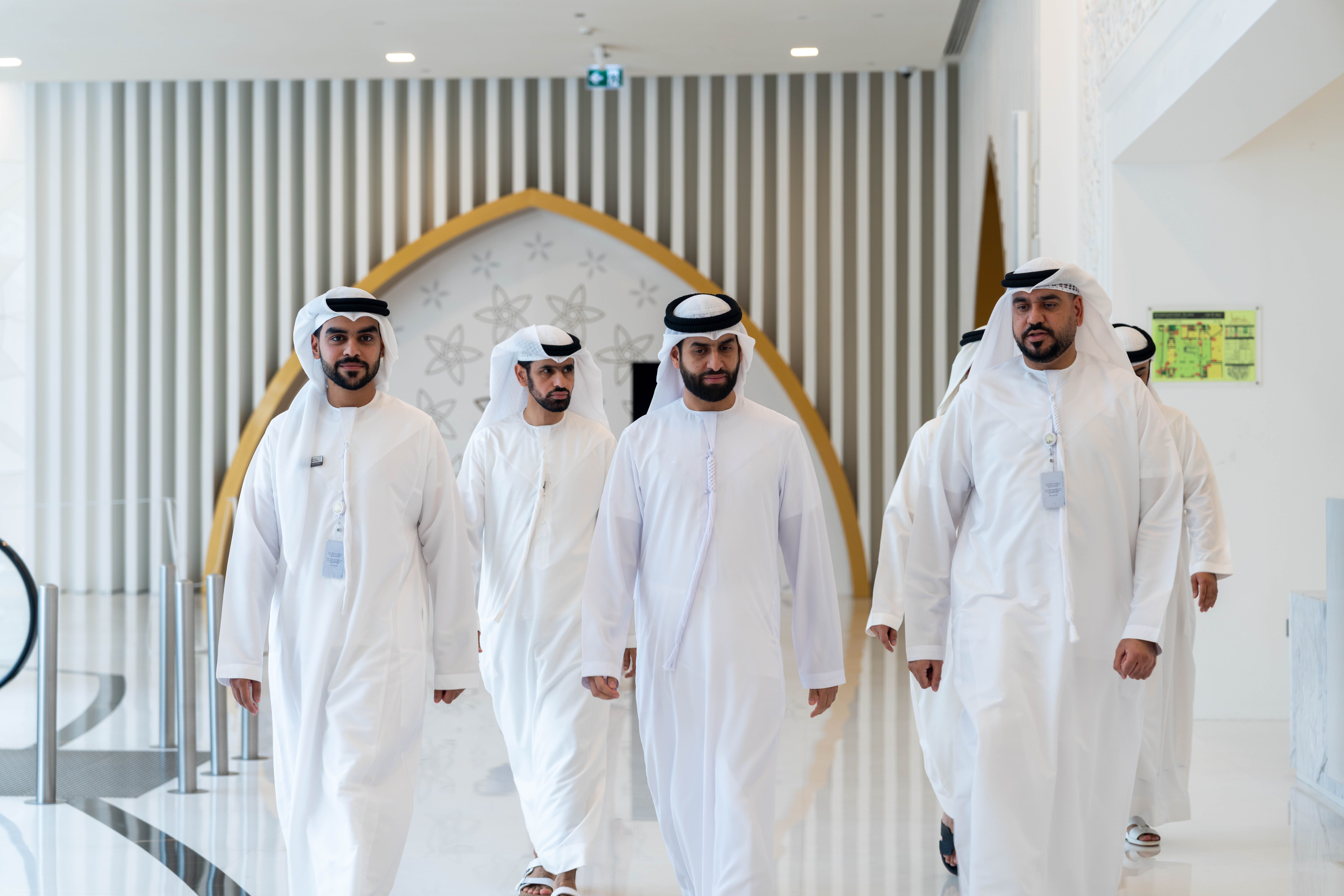بحث مجمع القرآن الكريم بالشارقة تعزيز التعاون وتبادل الخبرات مع مركز جامع الشيخ زايد الكبير،