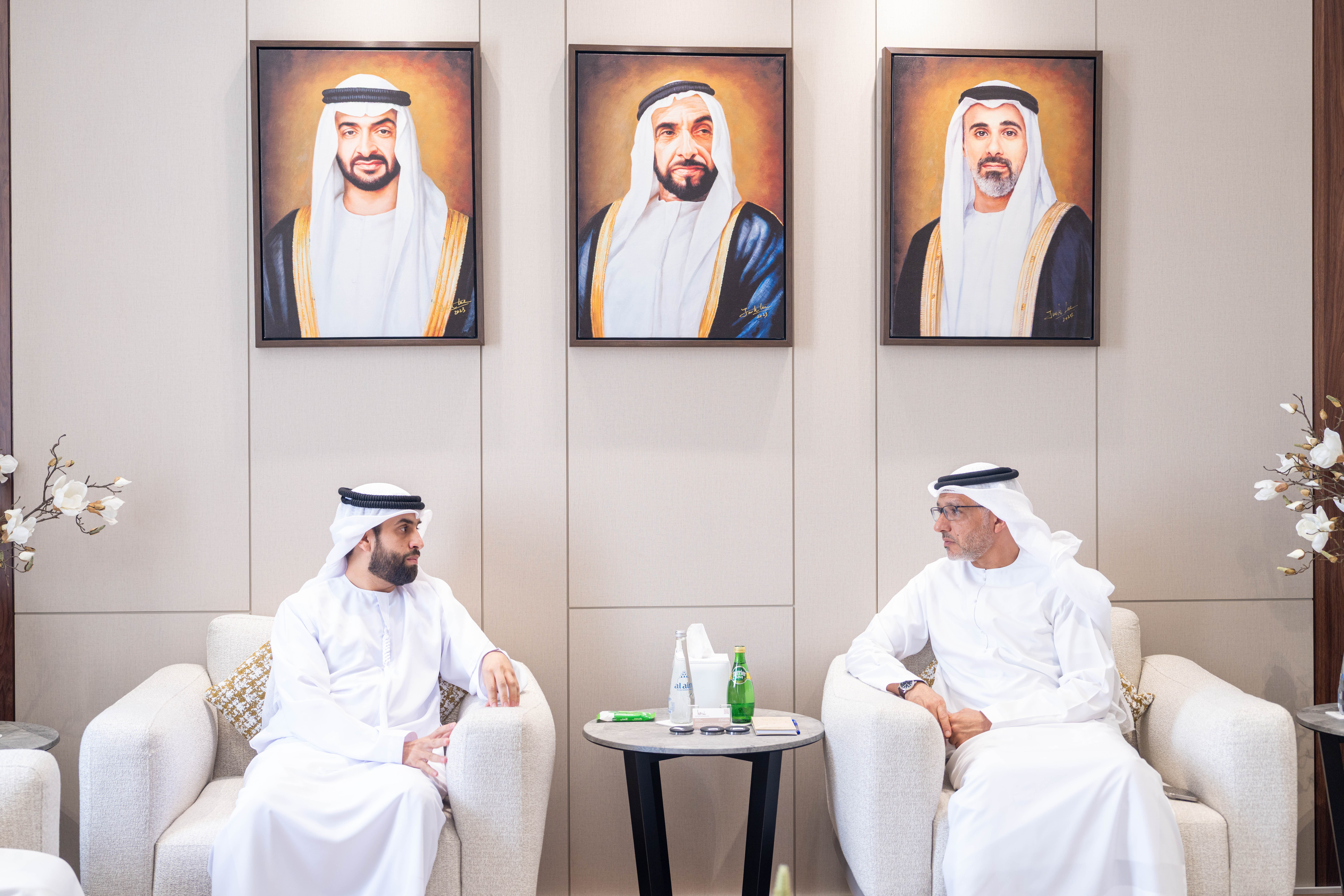 بحث مجمع القرآن الكريم بالشارقة تعزيز التعاون وتبادل الخبرات مع مركز جامع الشيخ زايد الكبير،