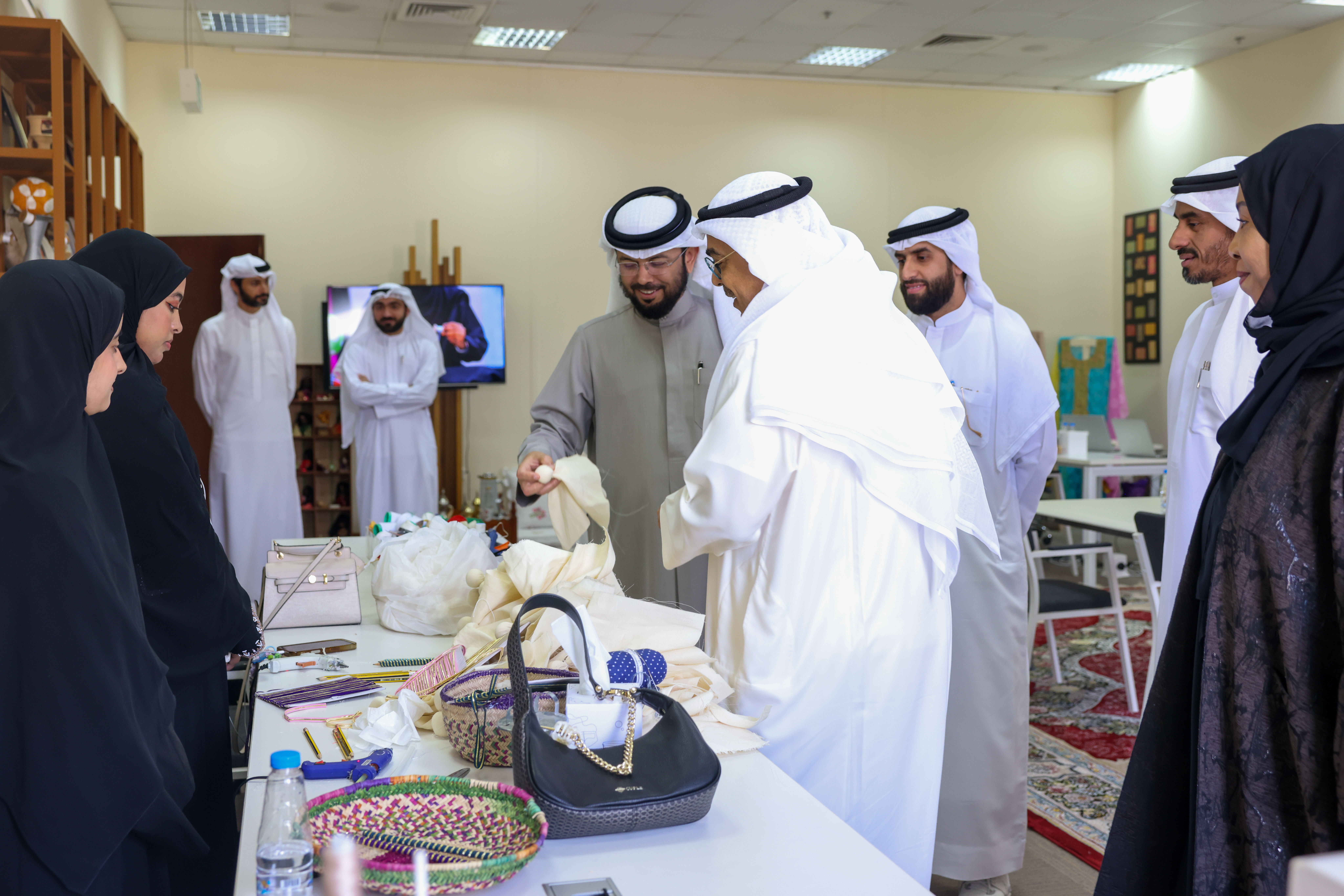 شراكة استراتيجية بين المجمع ومعهد الشارقة للتراث لترميم المخطوطات وحفظها