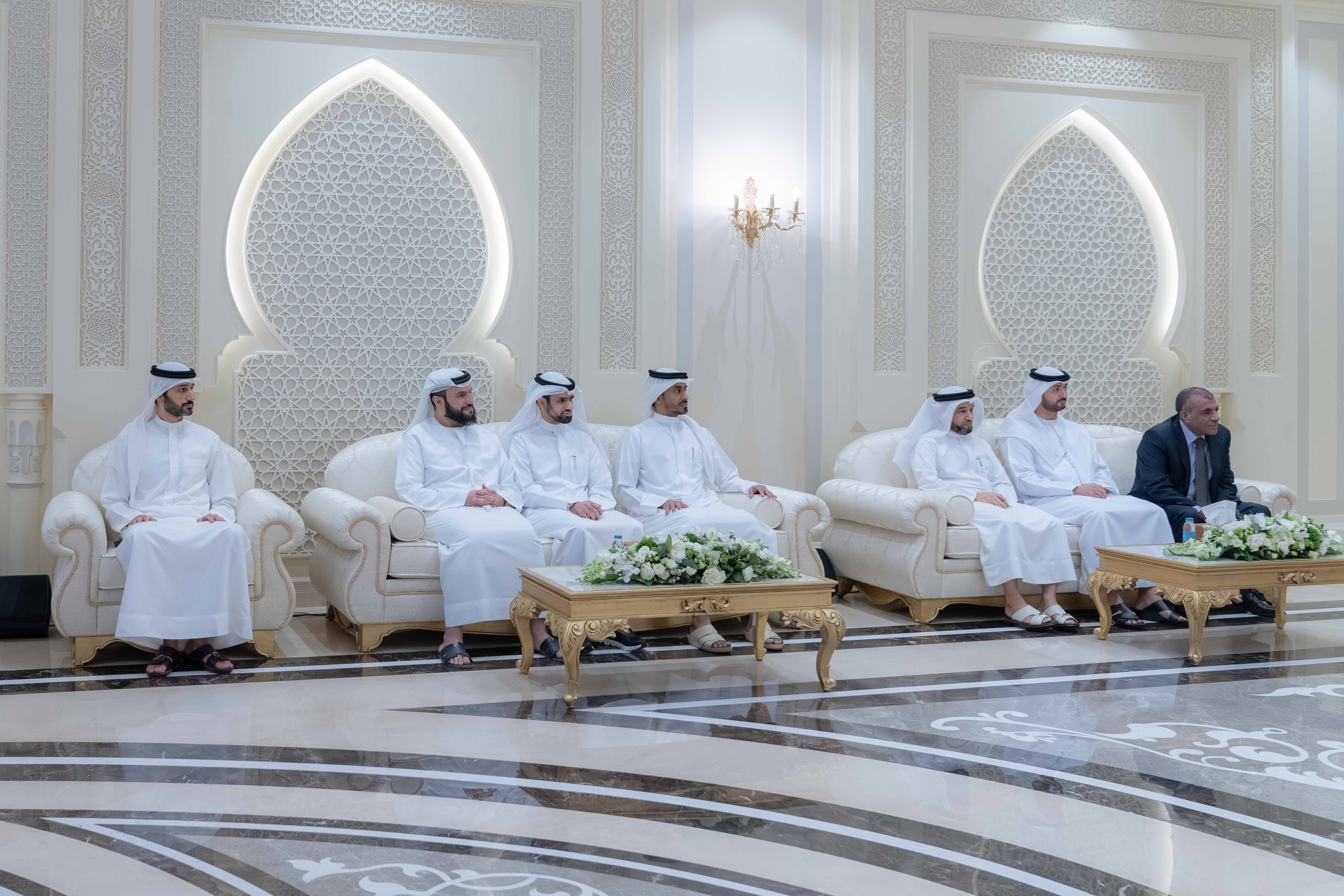 حاكم الشارقة يستقبل أبناء القارئ عبدالباسط عبدالصمد ويطلق التطبيق الإلكتروني "المعين"