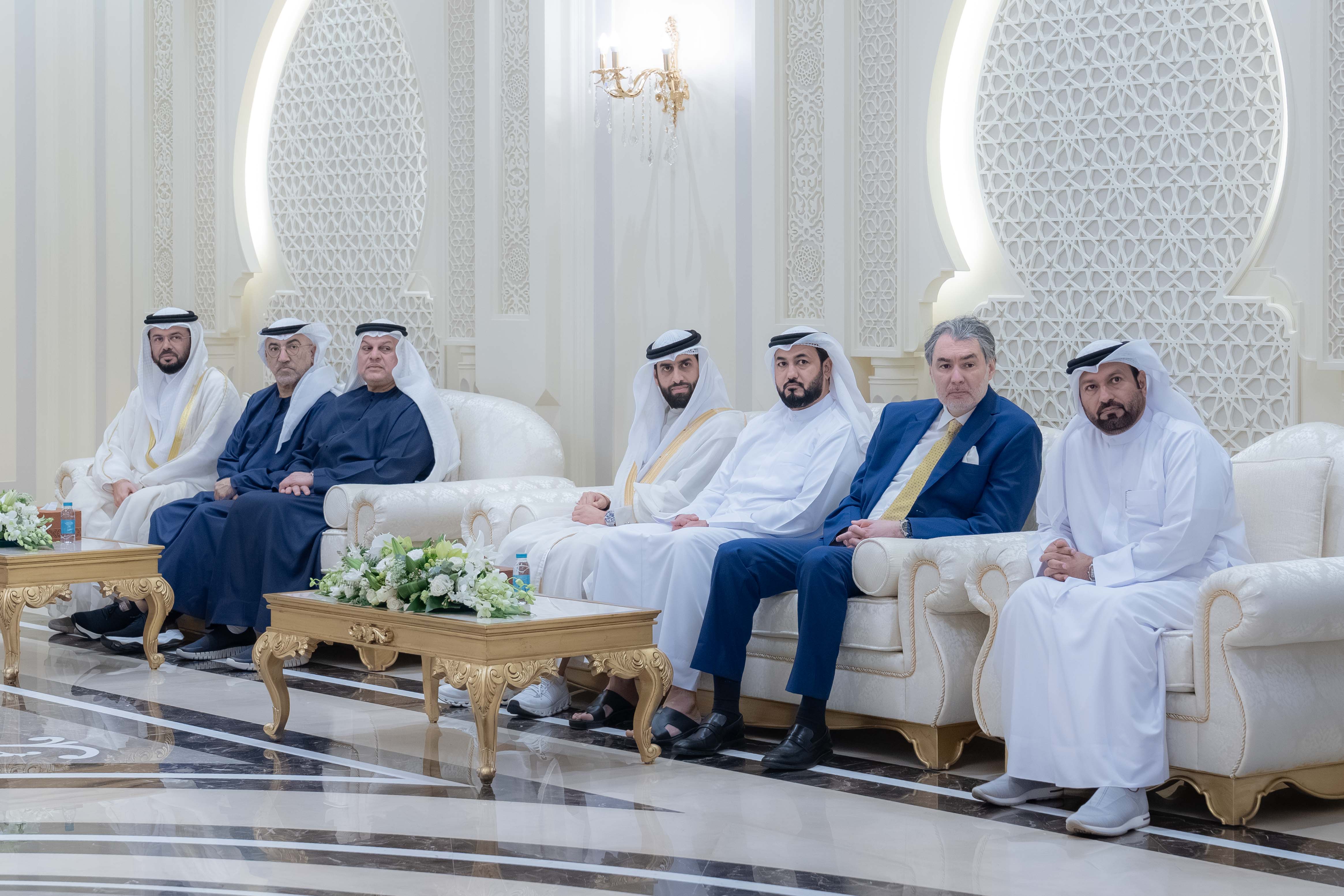 حاكم الشارقة يستقبل أبناء القارئ عبدالباسط عبدالصمد ويطلق التطبيق الإلكتروني "المعين"