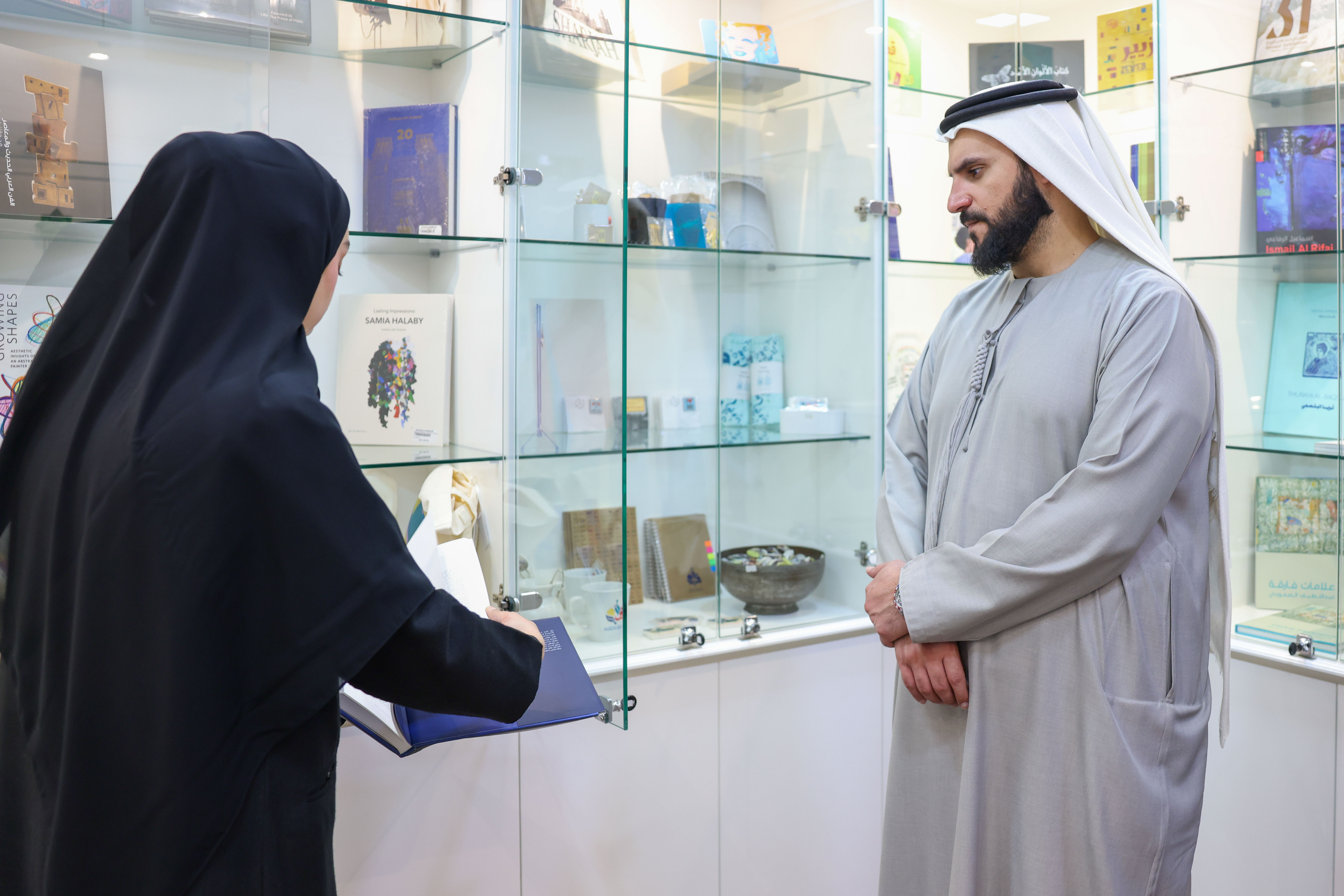 وفد من المجمع يطلع على تجربة مهرجان الفنون الإسلامية