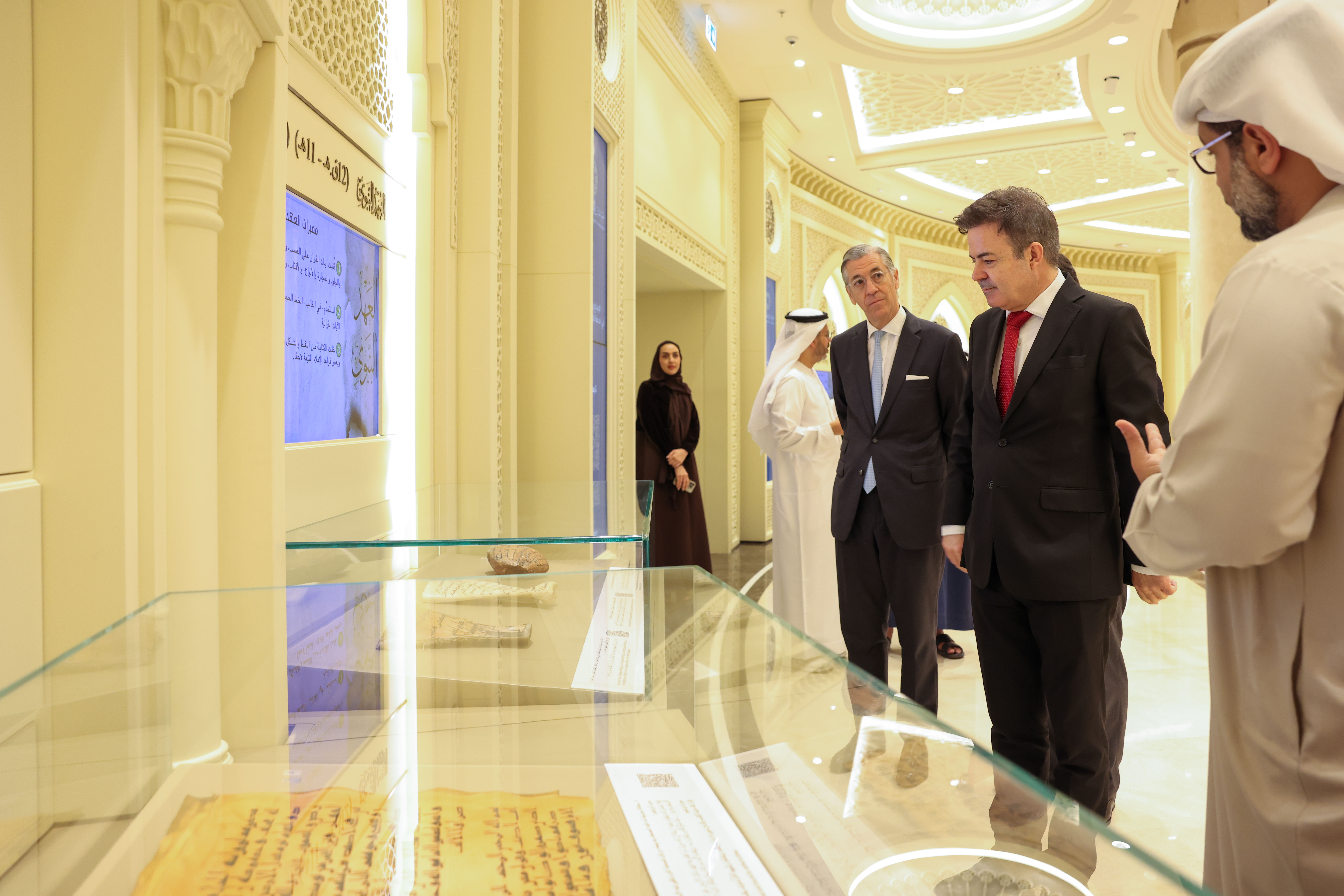 أكّد معالي البيرتو فيرناندو سانتوس، وزير دولة للشؤون الثقافية في جمهورية البرتغال، أن مجمع القرآن الكريم في الشارقة مثال استثنائي