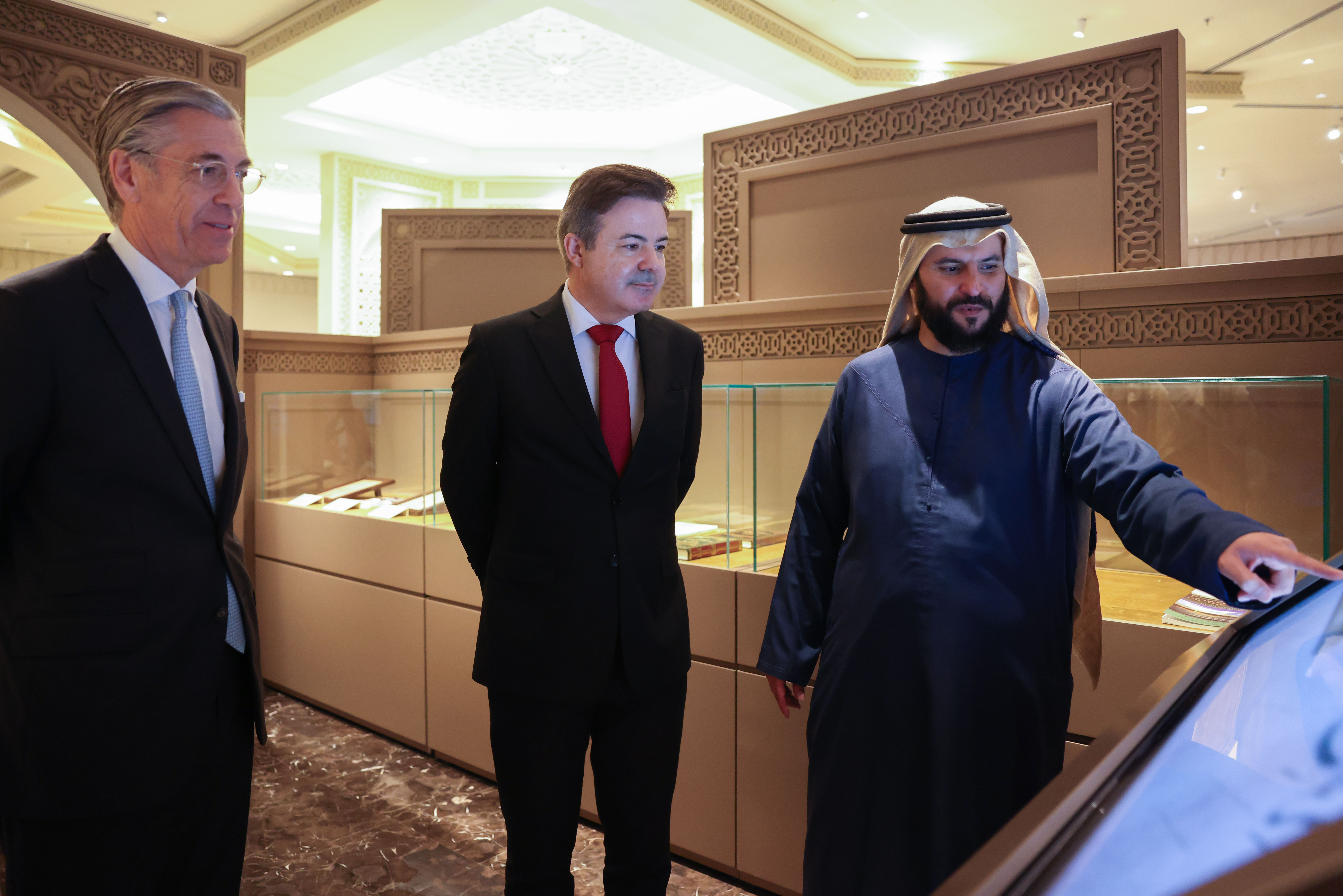 أكّد معالي البيرتو فيرناندو سانتوس، وزير دولة للشؤون الثقافية في جمهورية البرتغال، أن مجمع القرآن الكريم في الشارقة مثال استثنائي