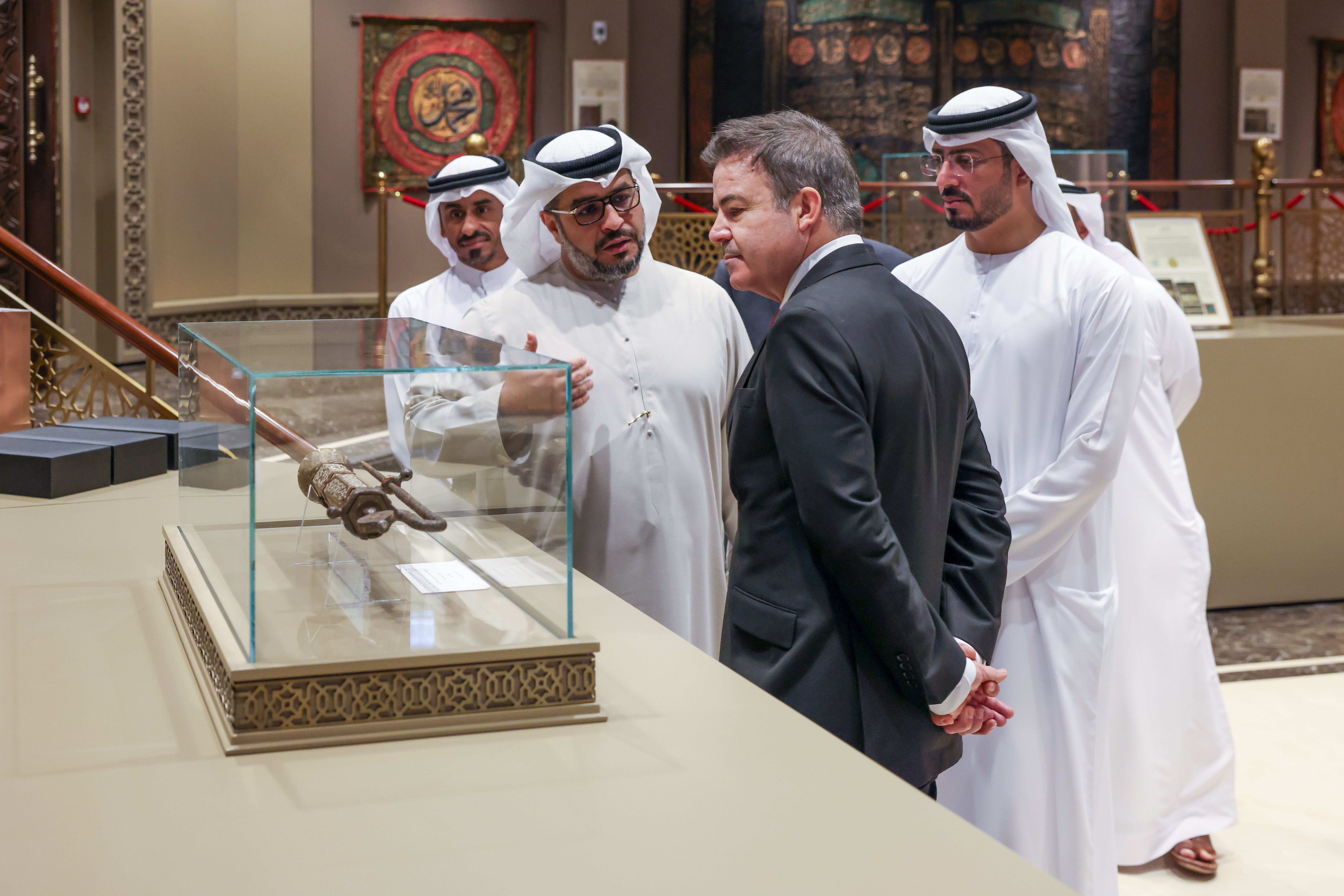 أكّد معالي البيرتو فيرناندو سانتوس، وزير دولة للشؤون الثقافية في جمهورية البرتغال، أن مجمع القرآن الكريم في الشارقة مثال استثنائي