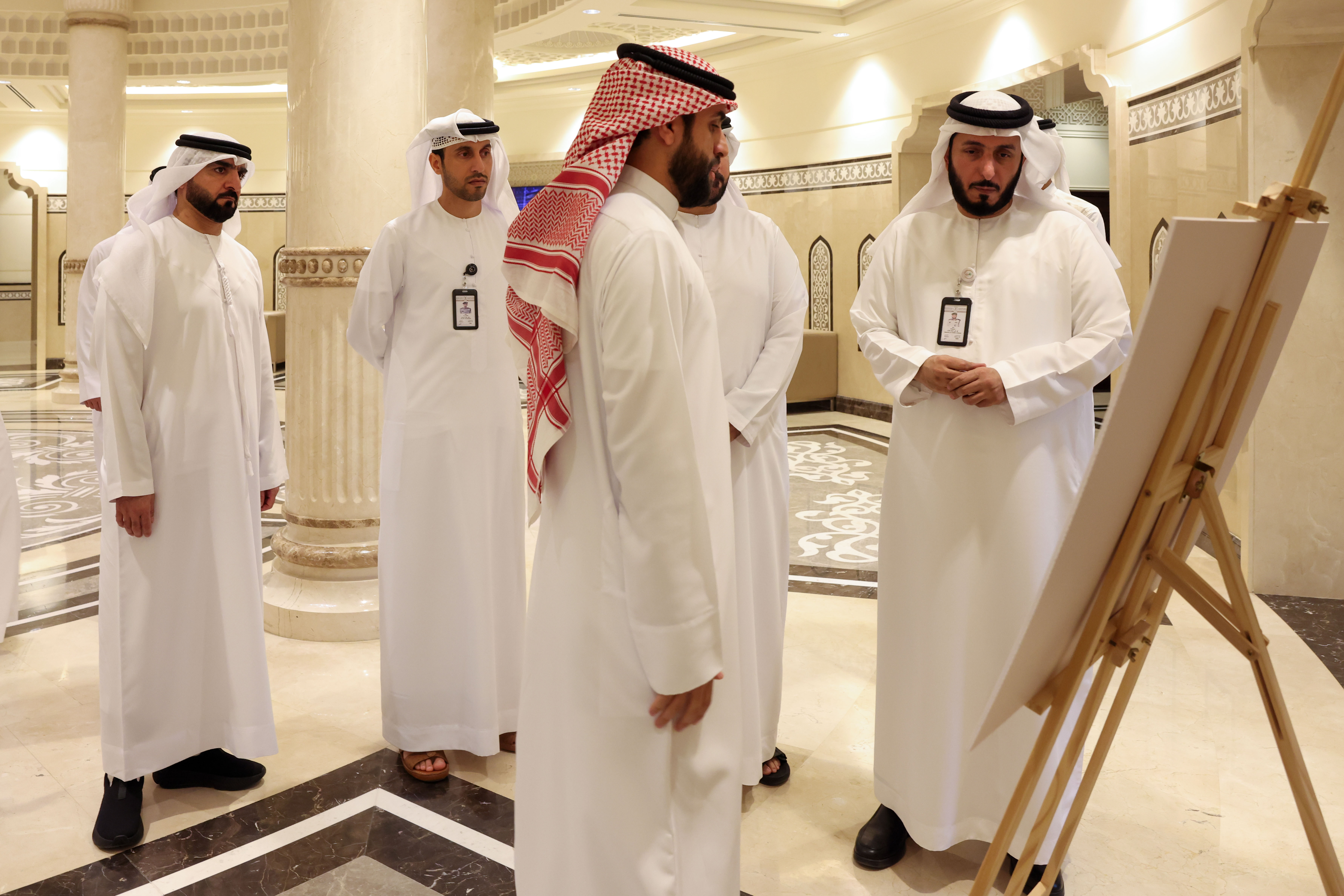 وفد شرطة الشارقة يطلع على أفضل الممارسات العلمية والمتحفية في المجمع