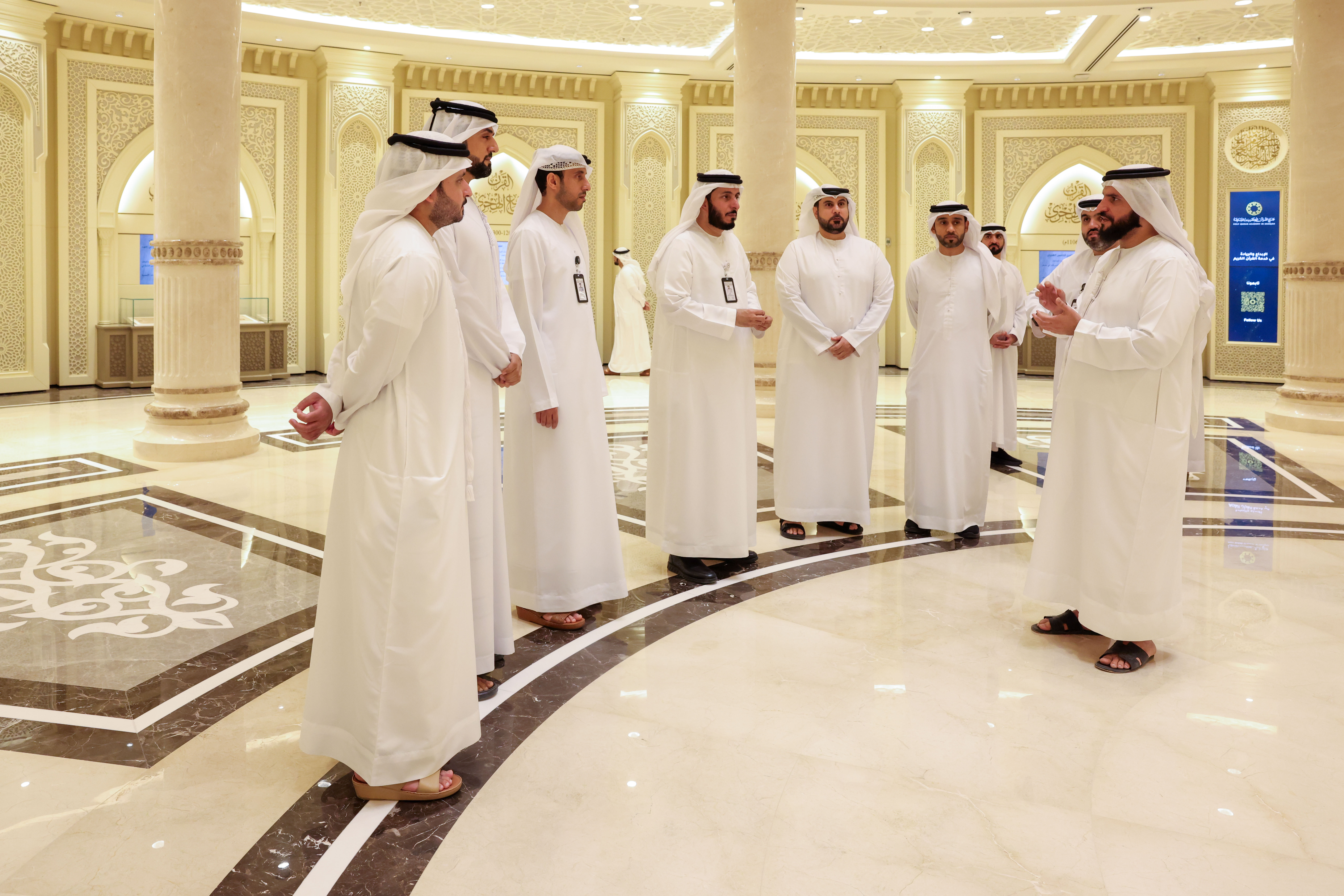 وفد شرطة الشارقة يطلع على أفضل الممارسات العلمية والمتحفية في المجمع