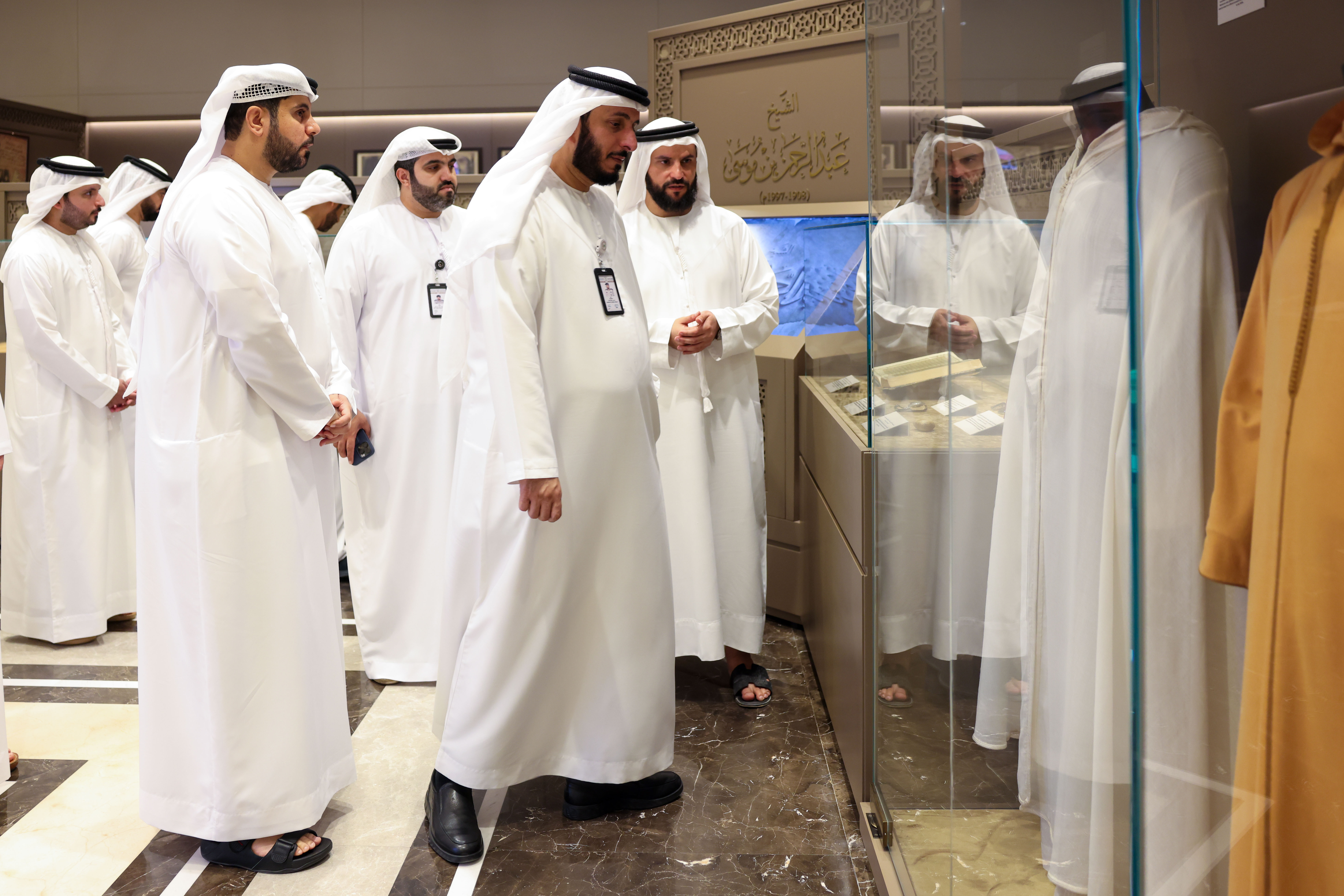 وفد شرطة الشارقة يطلع على أفضل الممارسات العلمية والمتحفية في المجمع