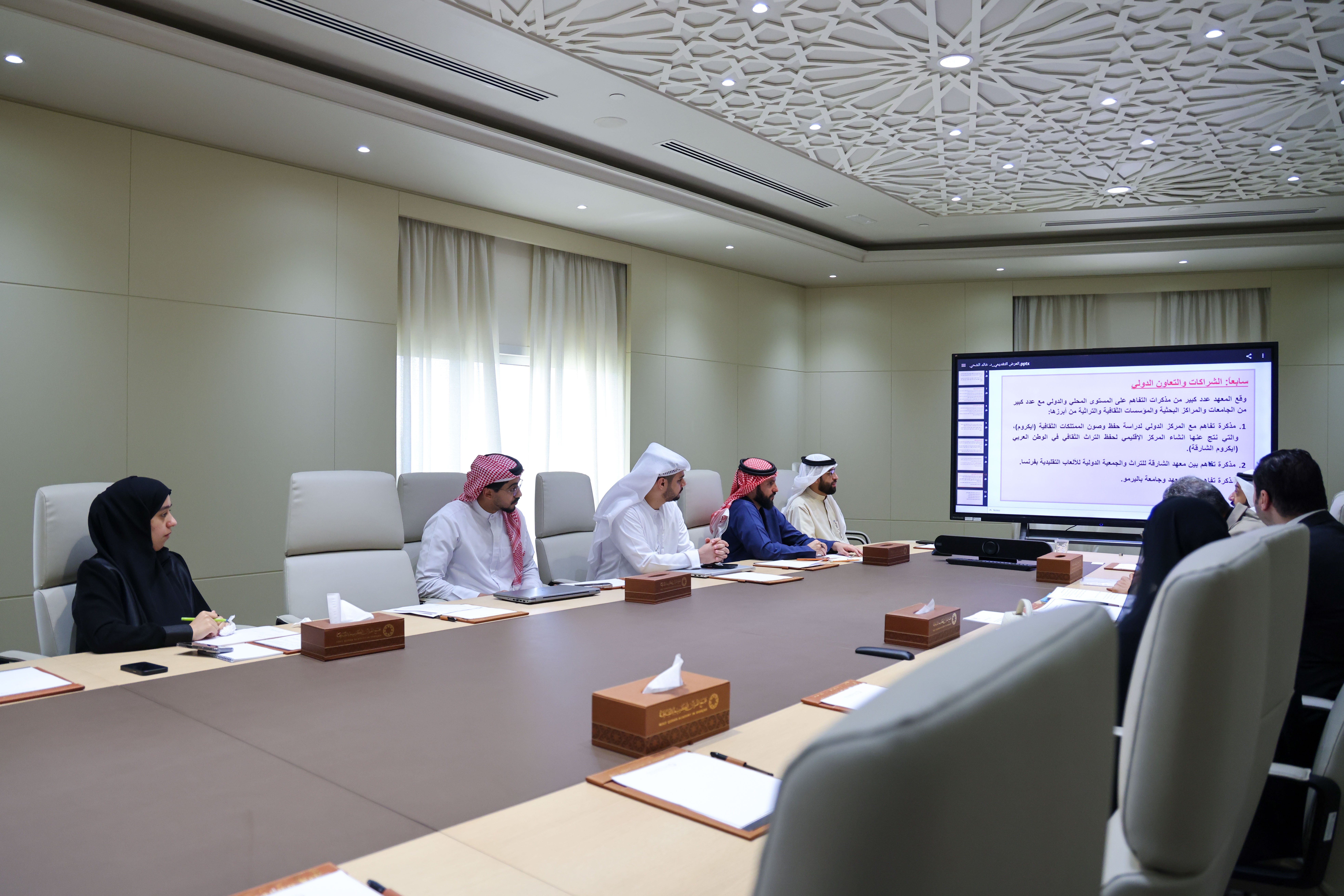 بحث مجمع القرآن الكريم مع معهد الشارقة للتراث تفعيل اتفاقية التعاون المشترك
