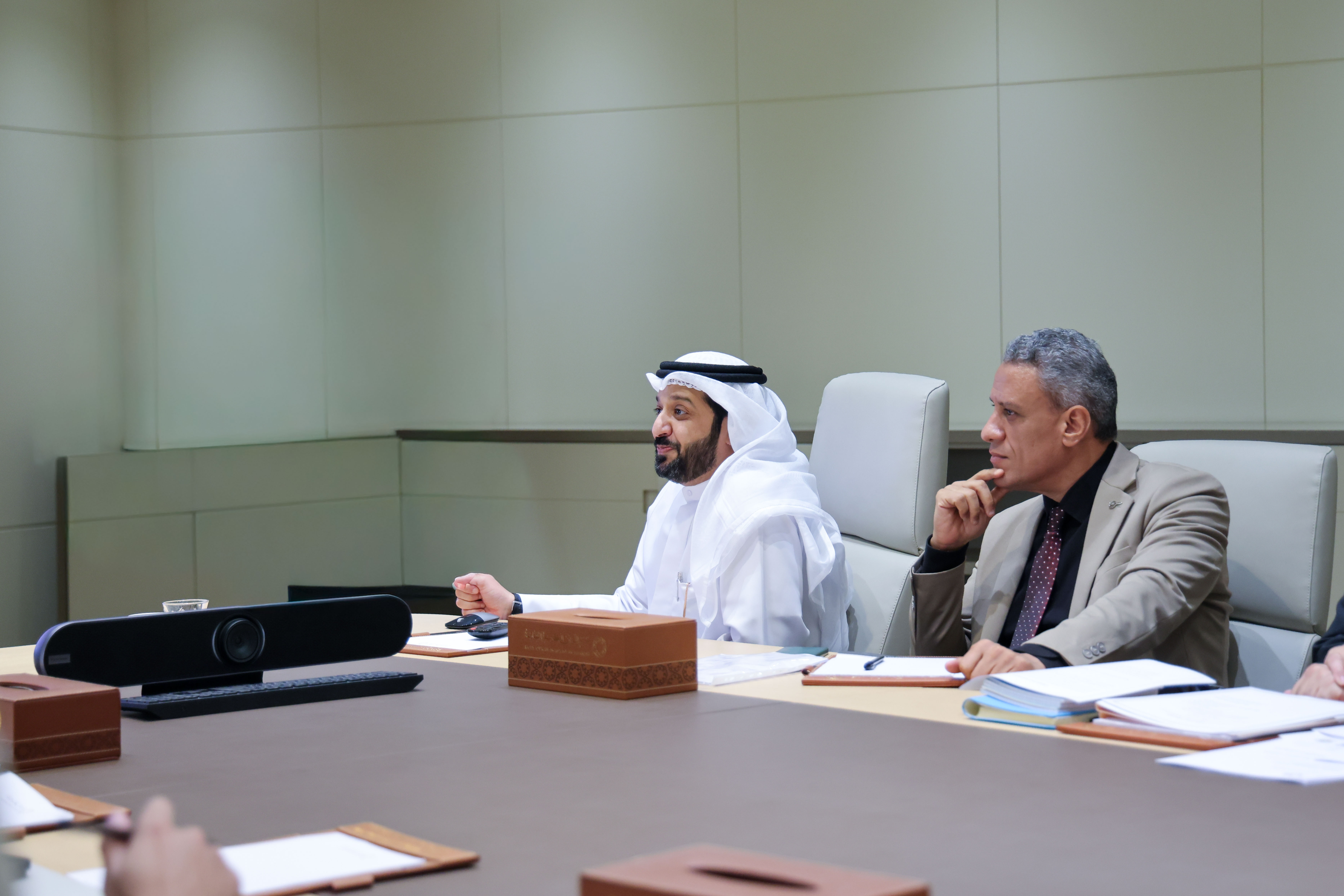 بحث مجمع القرآن الكريم مع معهد الشارقة للتراث تفعيل اتفاقية التعاون المشترك
