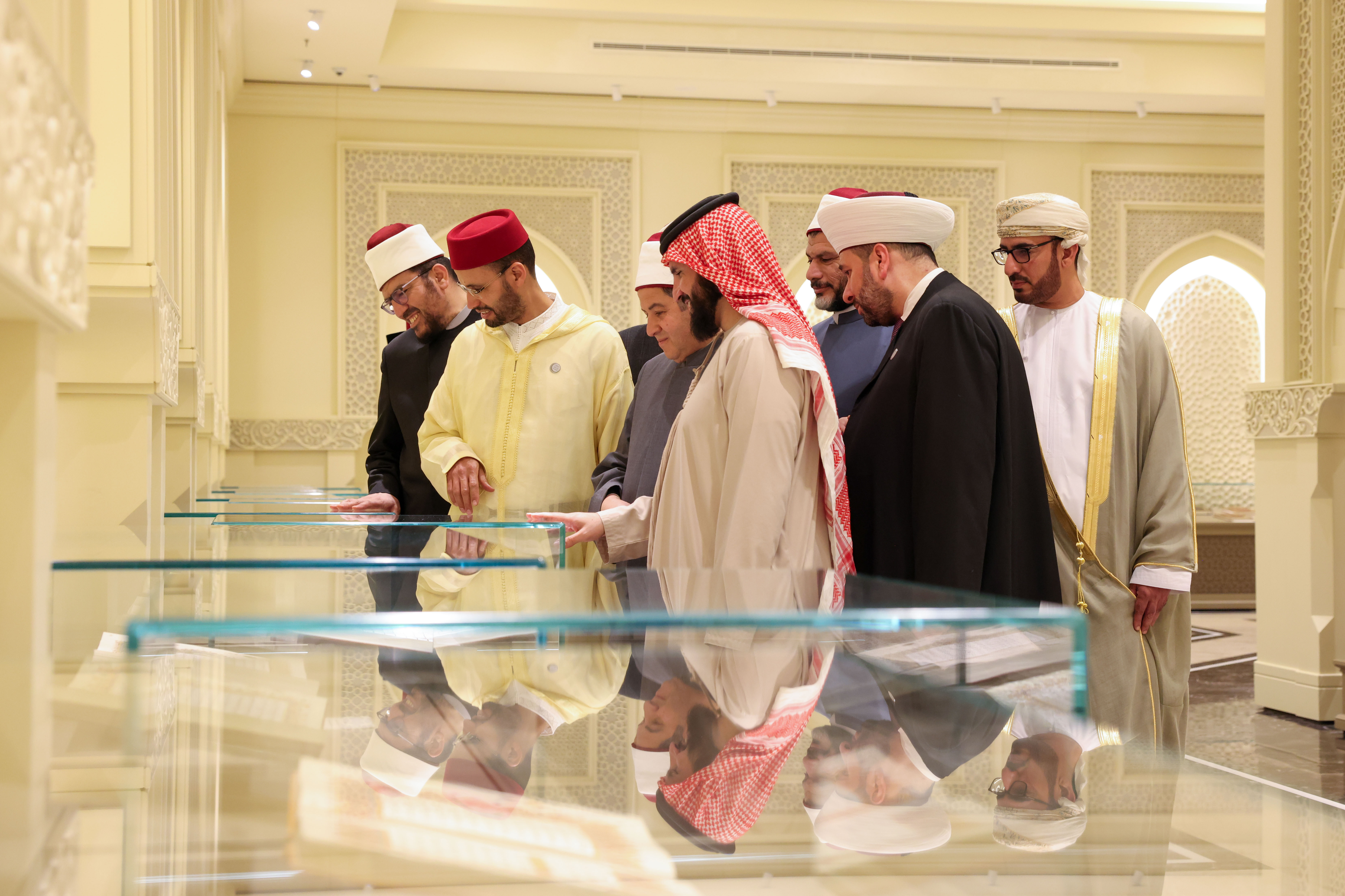 أشاد أصحاب الفضيلة العلماء ضيوف صاحب السموّ رئيس الدولة ،حفظه الله، بالدور الريادي لمجمع القرآن الكريم بالشارقة