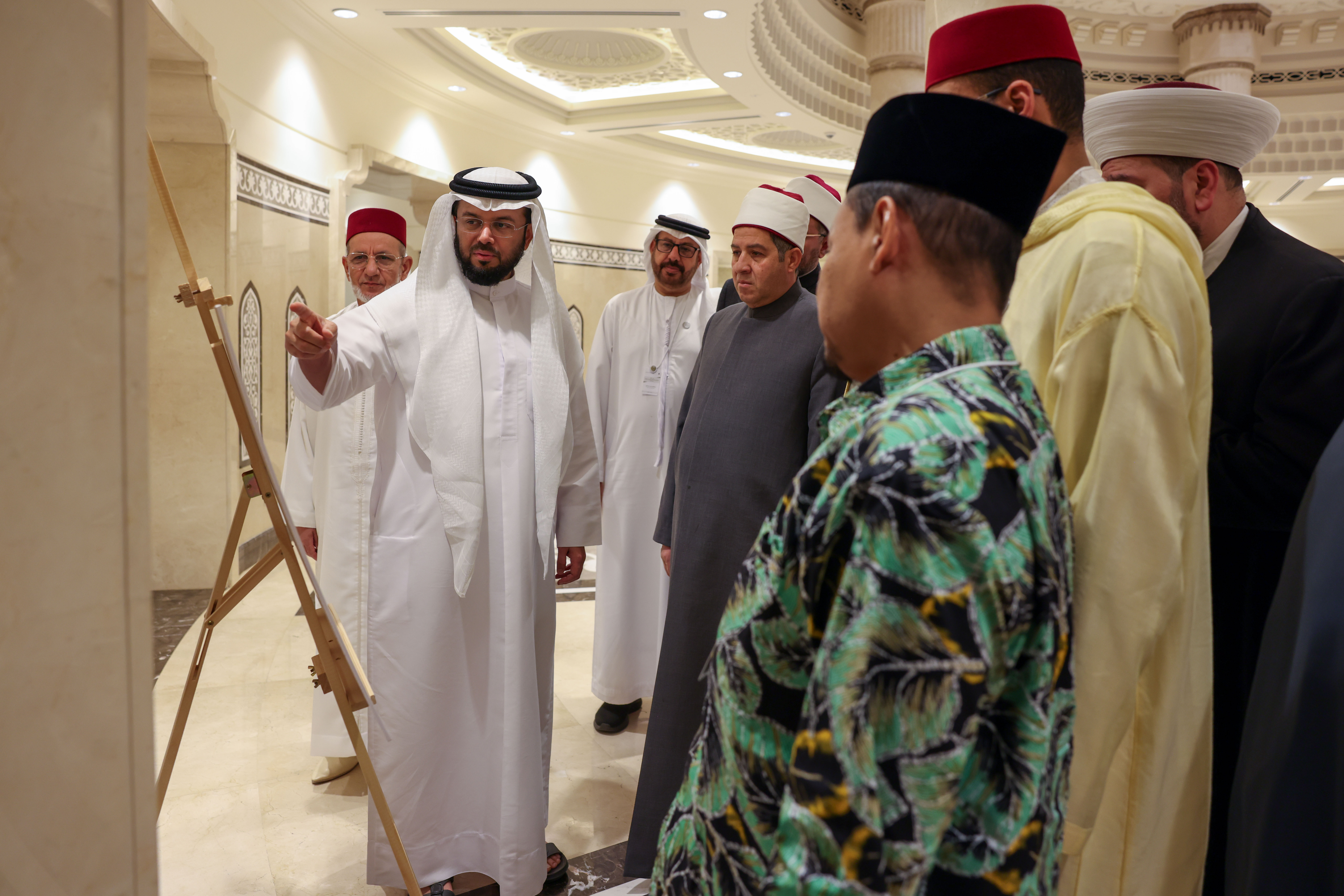 أشاد أصحاب الفضيلة العلماء ضيوف صاحب السموّ رئيس الدولة ،حفظه الله، بالدور الريادي لمجمع القرآن الكريم بالشارقة